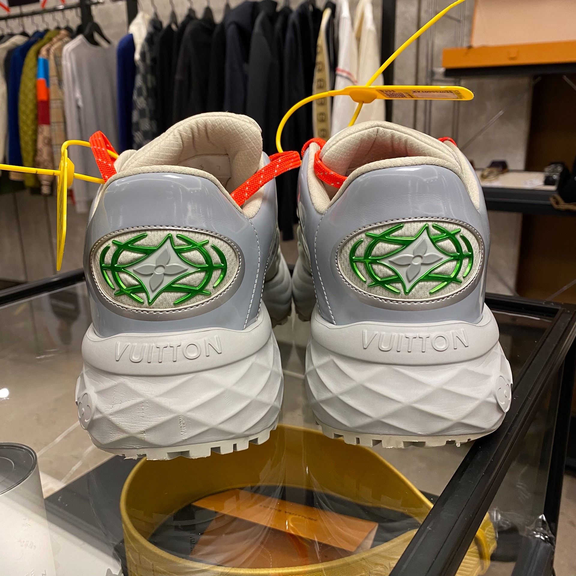 Louis Vuitton Louis Vuitton Green Lowtop Sneakers 8.5 Men Size US 8.5 / EU 41-42 - 7 Thumbnail