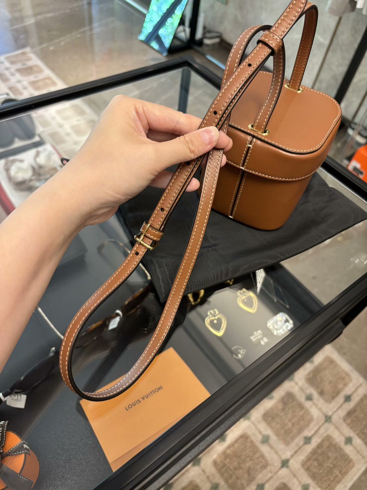 Celine Celine Brown Shoulder Bag OS Women Size ONE SIZE - 8 Thumbnail