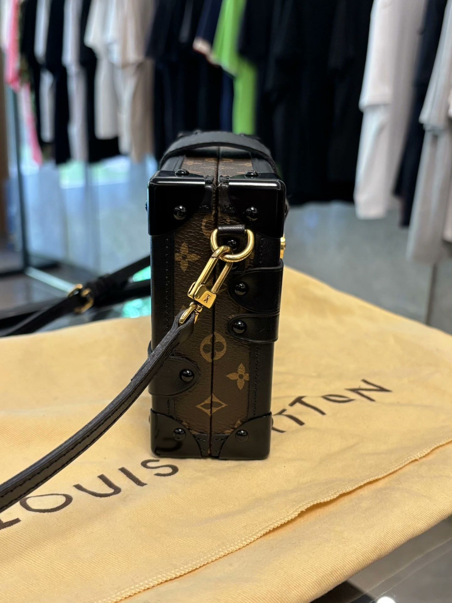 Louis Vuitton Louis Vuitton Shoulder Bag OS Women Size ONE SIZE - 3 Thumbnail