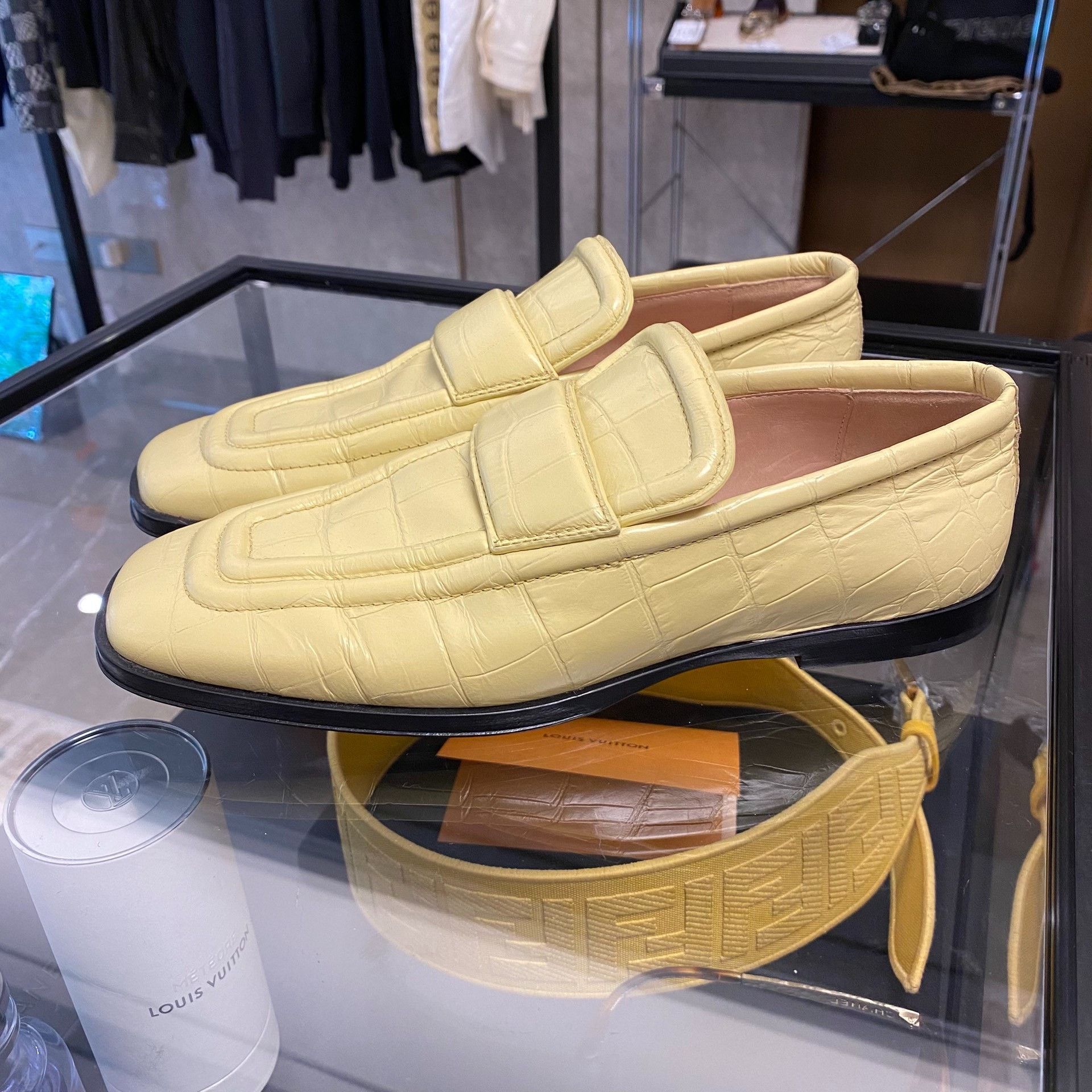 Bottega Veneta Bottega Veneta Yellow Lowtop Sneakers us_5 Women Size US 5 / IT 35 - 2 Thumbnail
