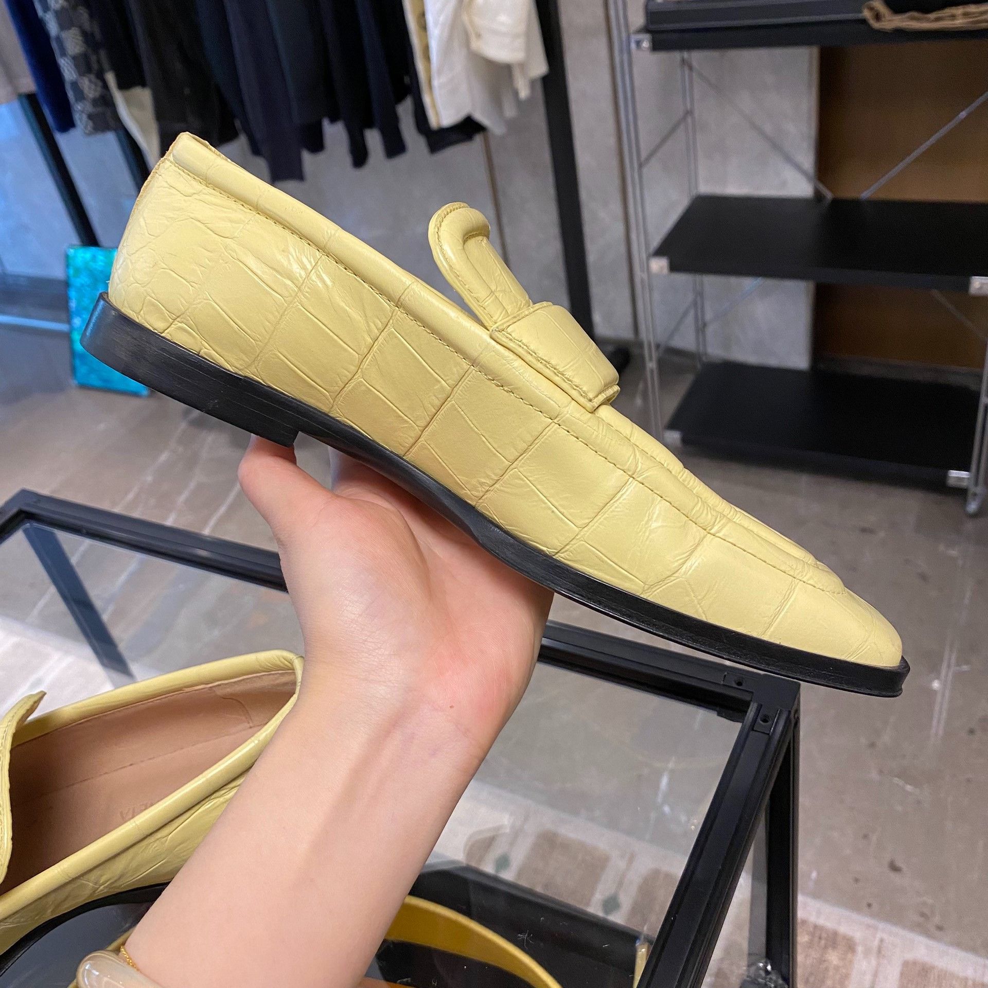 Bottega Veneta Bottega Veneta Yellow Lowtop Sneakers us_5 Women Size US 5 / IT 35 - 6 Thumbnail