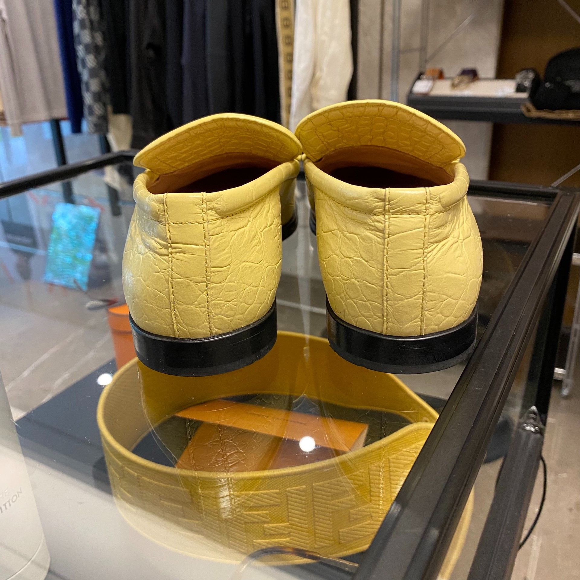 Bottega Veneta Bottega Veneta Yellow Lowtop Sneakers us_5 Women Size US 5 / IT 35 - 3 Thumbnail