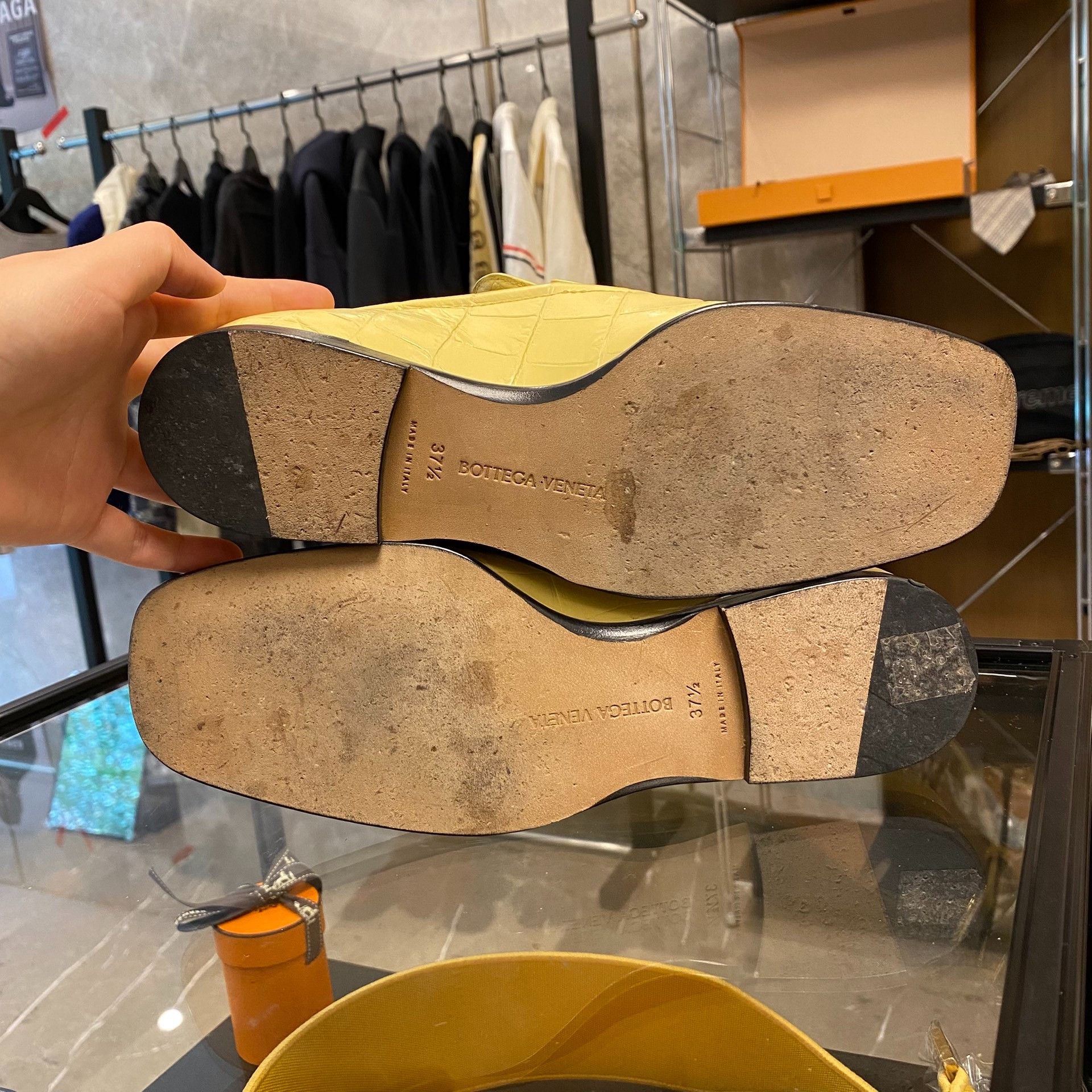 Bottega Veneta Bottega Veneta Yellow Lowtop Sneakers us_5 Women Size US 5 / IT 35 - 7 Thumbnail