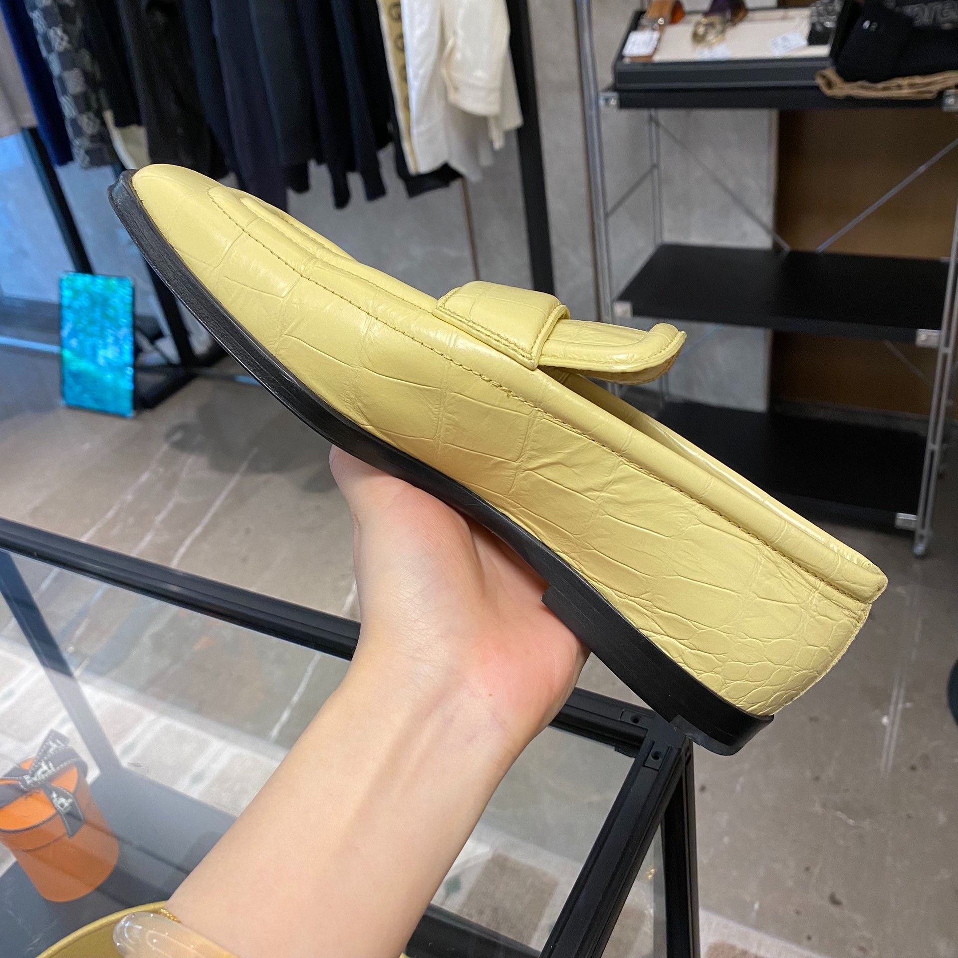 Bottega Veneta Bottega Veneta Yellow Lowtop Sneakers us_5 Women Size US 5 / IT 35 - 5 Thumbnail