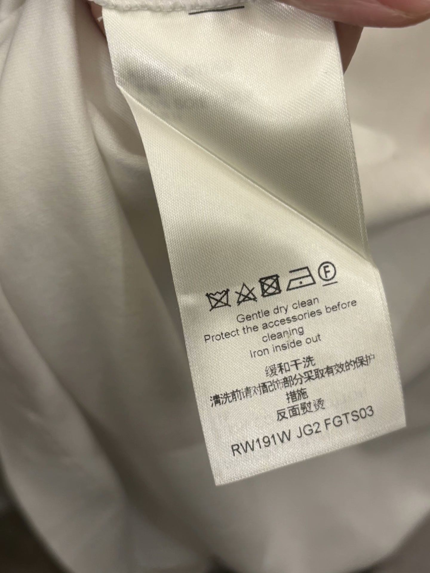 Louis Vuitton Louis Vuitton Metallic Gold T-Shirt XS Women Size XS / US 0-2 / IT 36-38 - 5 Thumbnail
