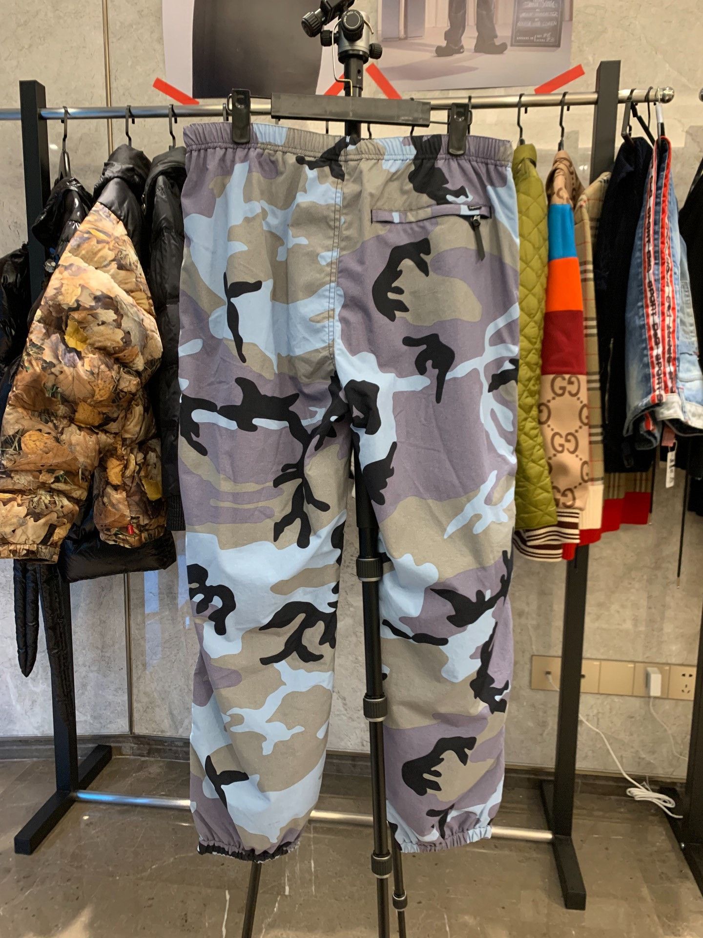 Supreme Supreme Camo Blue Denim Jeans 30 Men Size US 30 / EU 46 - 2 Thumbnail