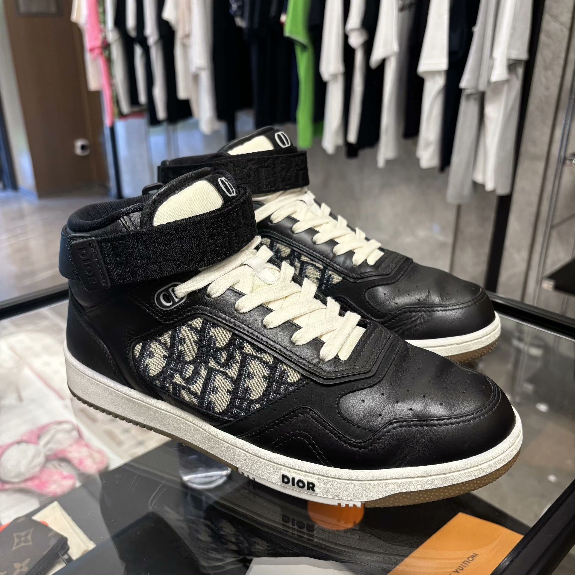 Dior Dior Black Hitop Sneakers 9 Men Size US 9 / EU 42 - 2 Thumbnail
