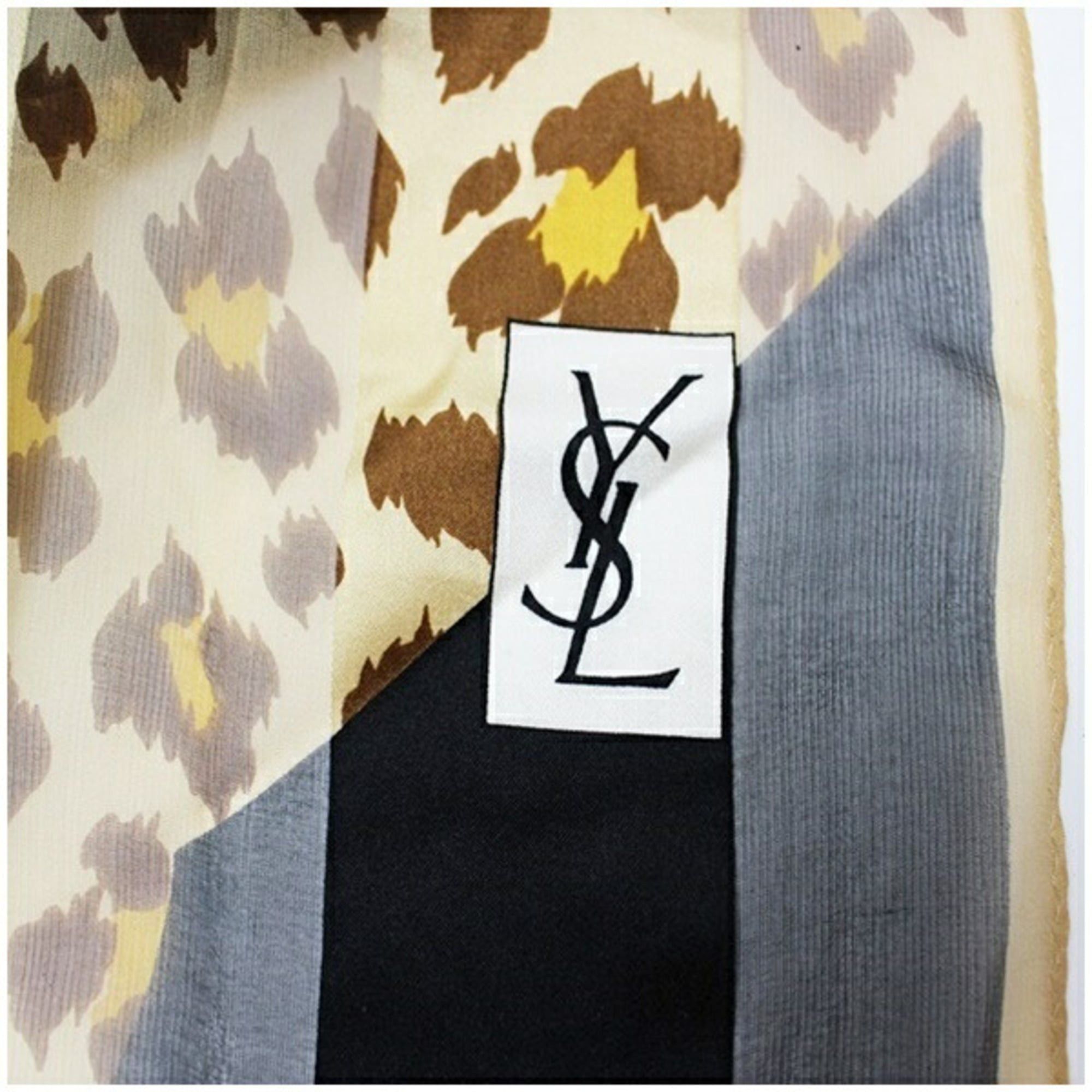 Yves Saint Laurent Yves Saint Laurent rectangular scarf, black and beige, leopard print, YVES SAINT LAURENT, women's. Size ONE SIZE - 4 Thumbnail