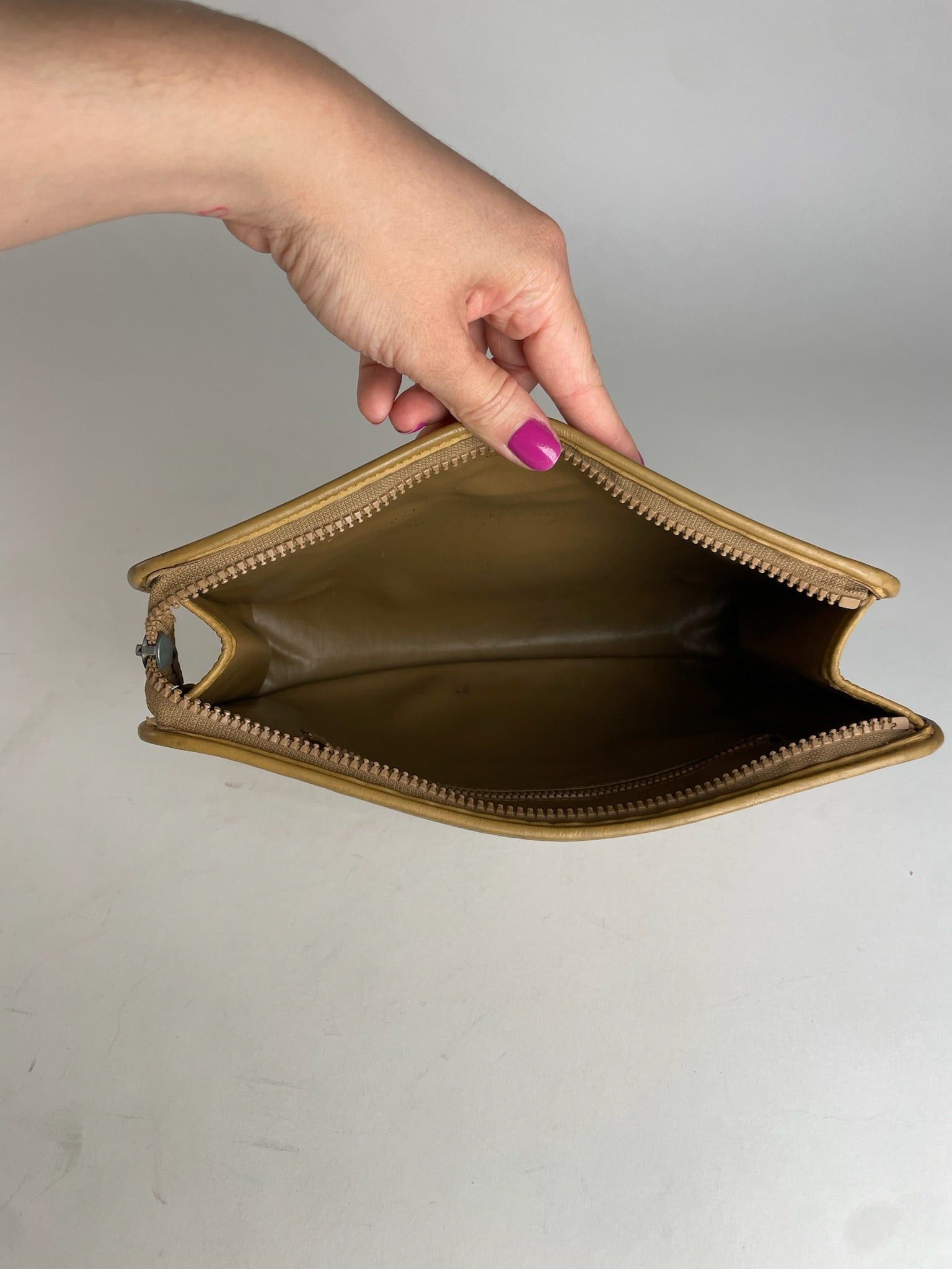 Celine Vintage Paris Triomphe Monogram Leather Clutch Beige Brown Size ONE SIZE - 4 Thumbnail