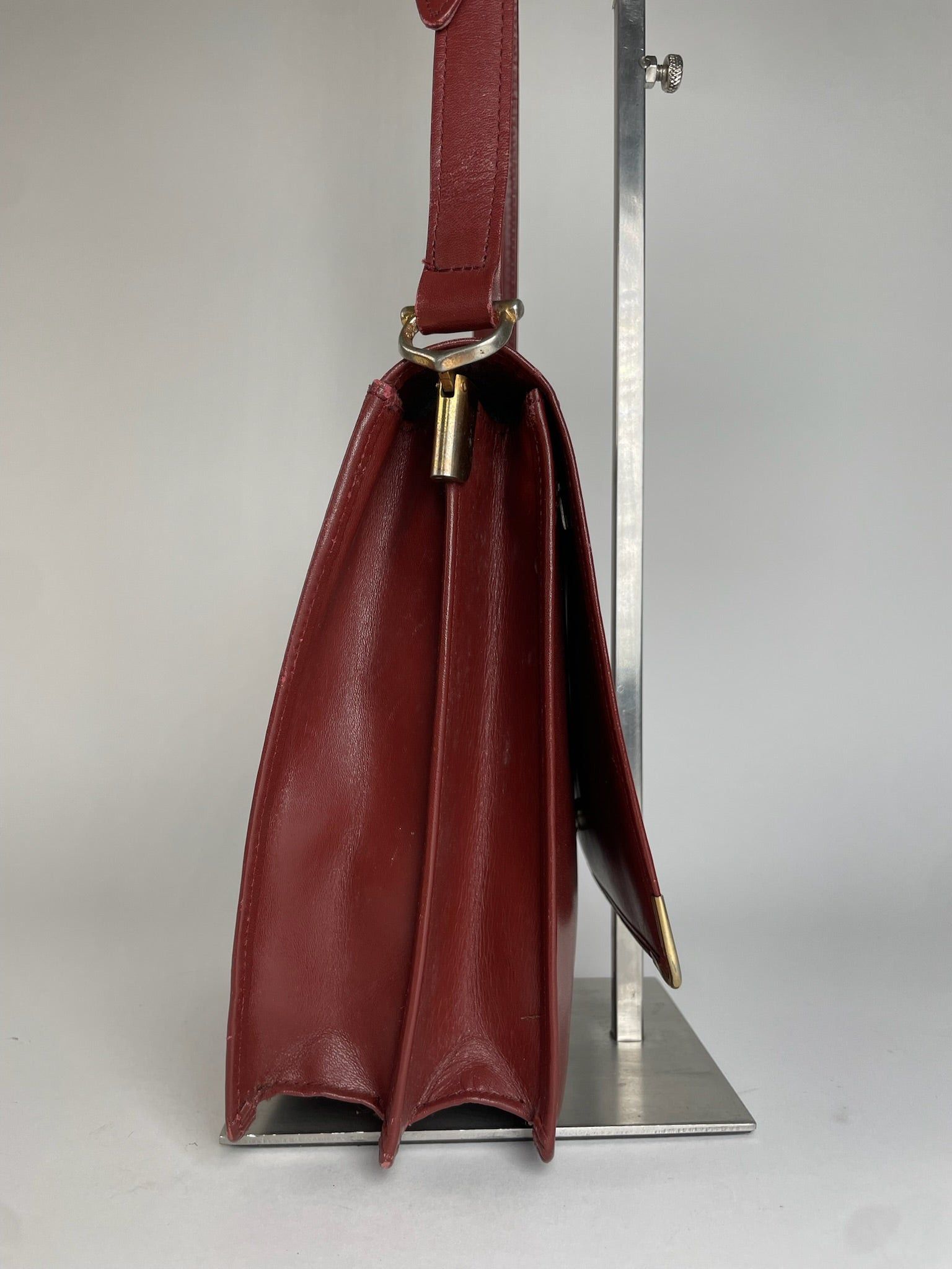 Cartier Vintage Leather Shoulder Bag Burgundy Size ONE SIZE - 9 Thumbnail