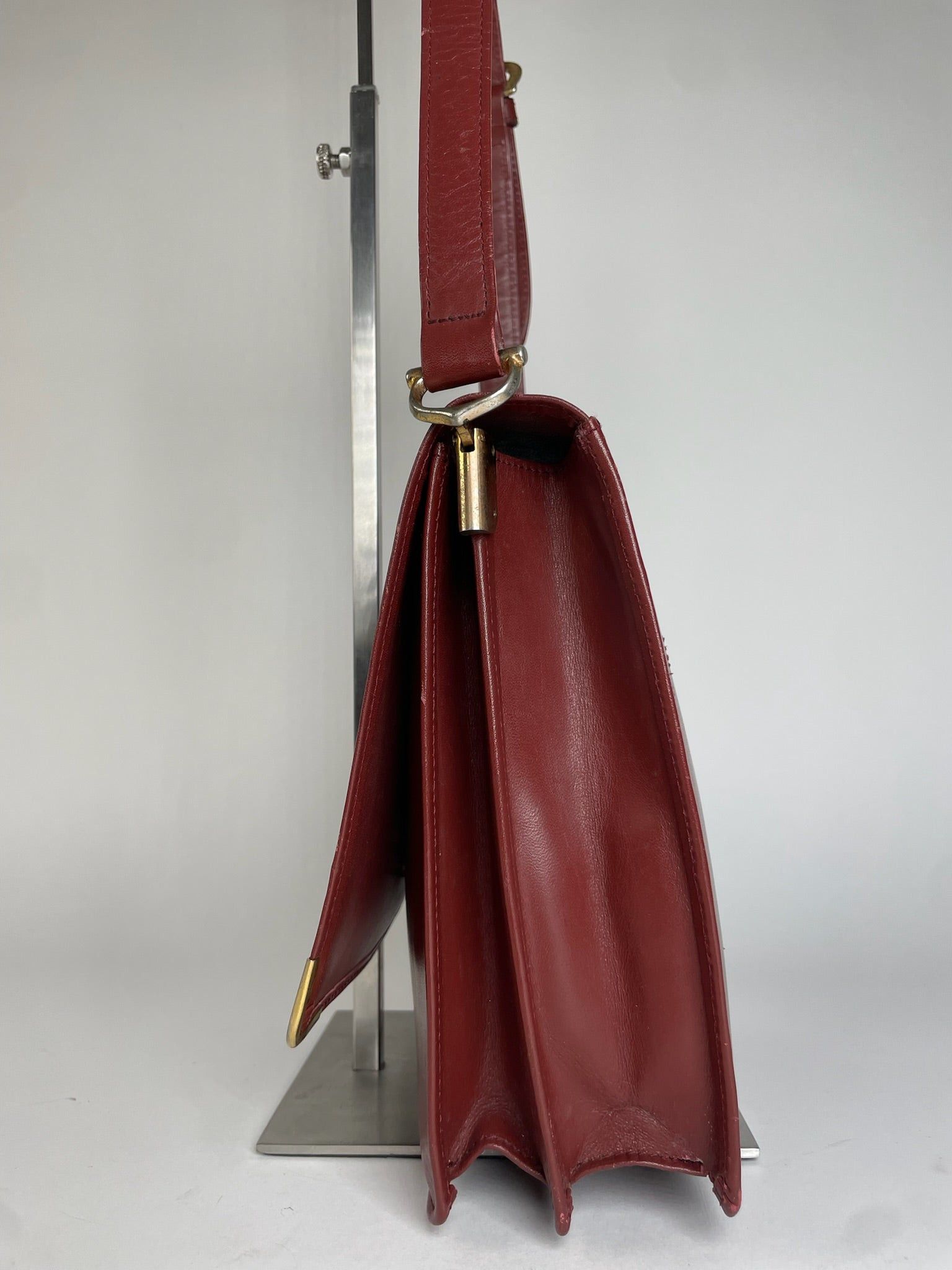 Cartier Vintage Leather Shoulder Bag Burgundy Size ONE SIZE - 11 Thumbnail