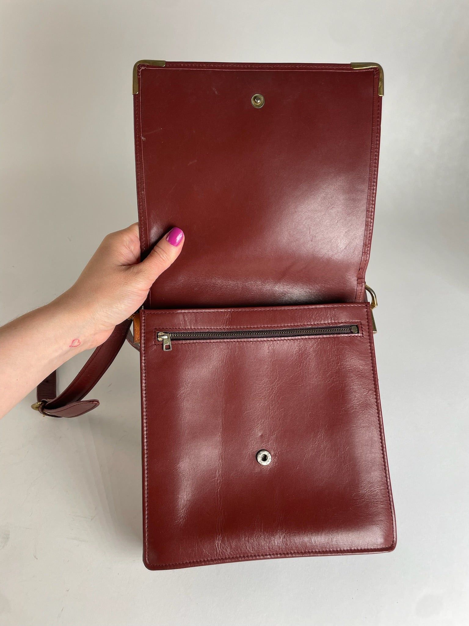 Cartier Vintage Leather Shoulder Bag Burgundy Size ONE SIZE - 3 Thumbnail