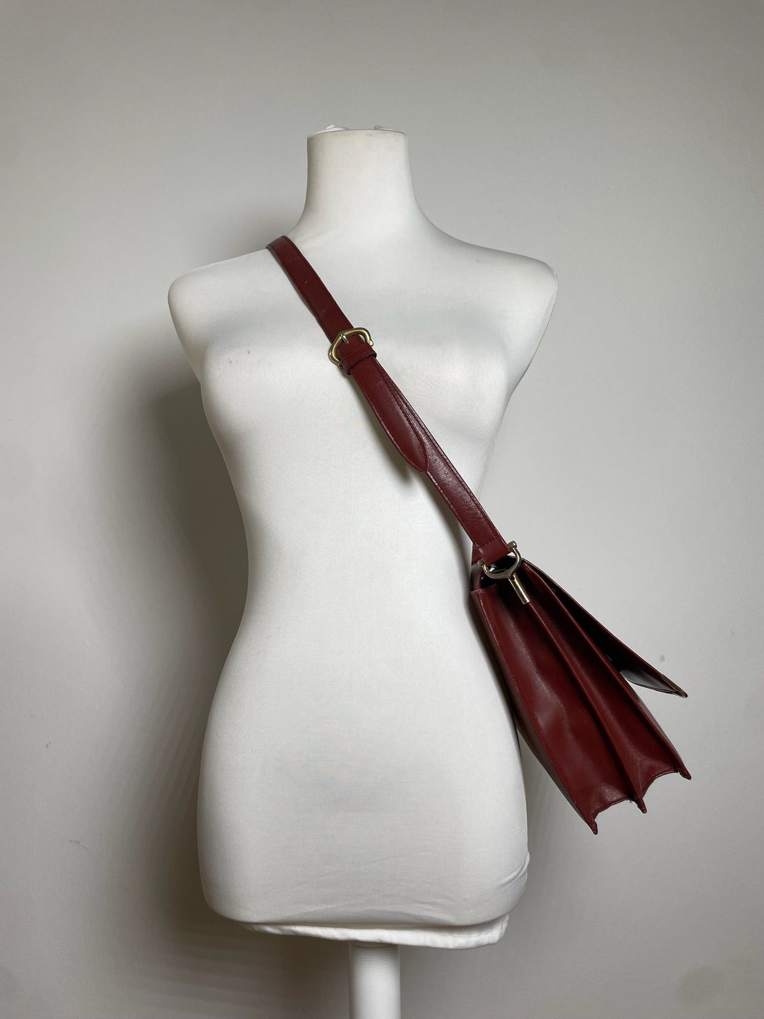 Cartier Vintage Leather Shoulder Bag Burgundy Size ONE SIZE - 7 Thumbnail