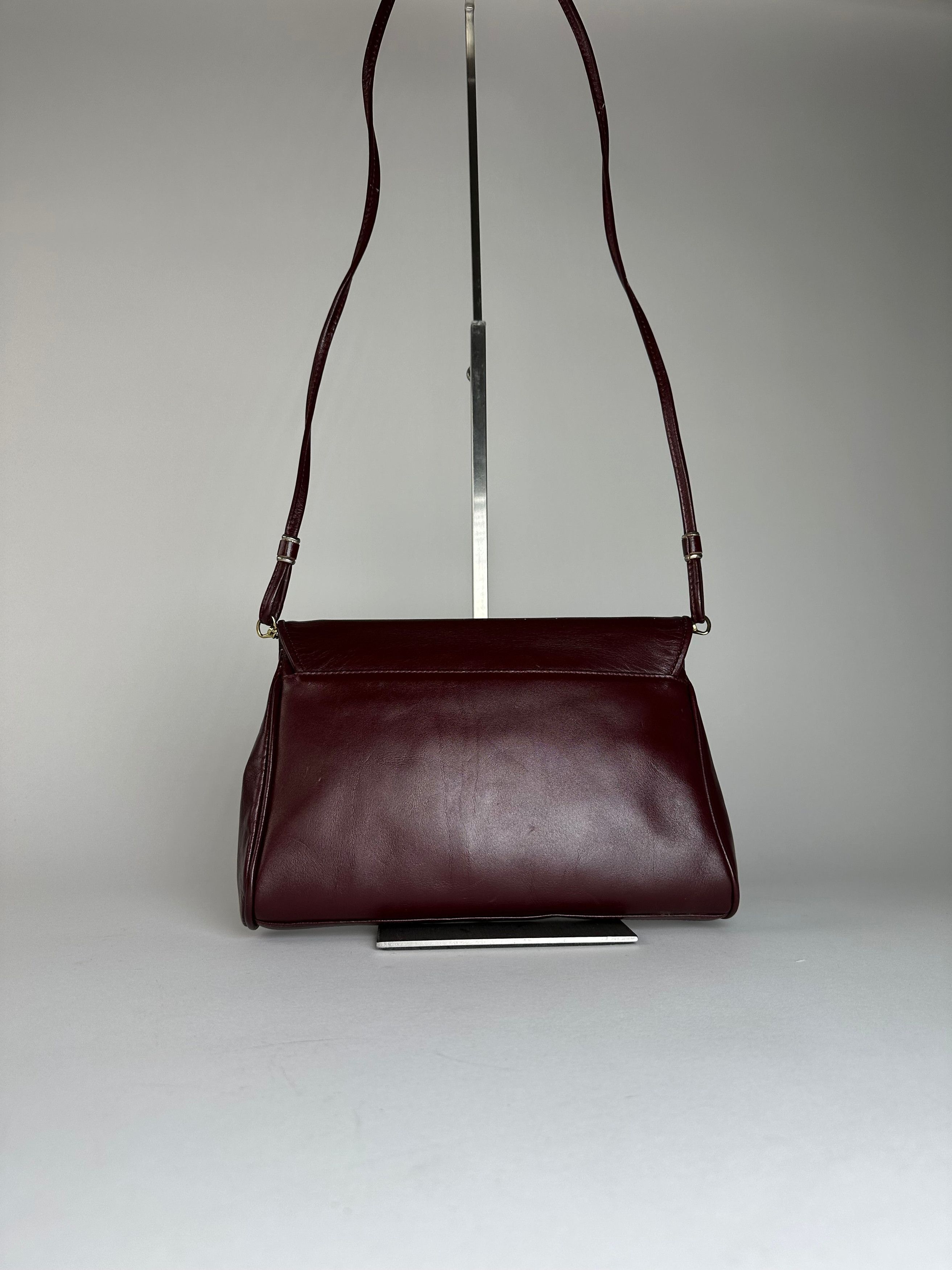 Cartier Vintage Leather Shoulder Bag Burgundy Size ONE SIZE - 2 Thumbnail