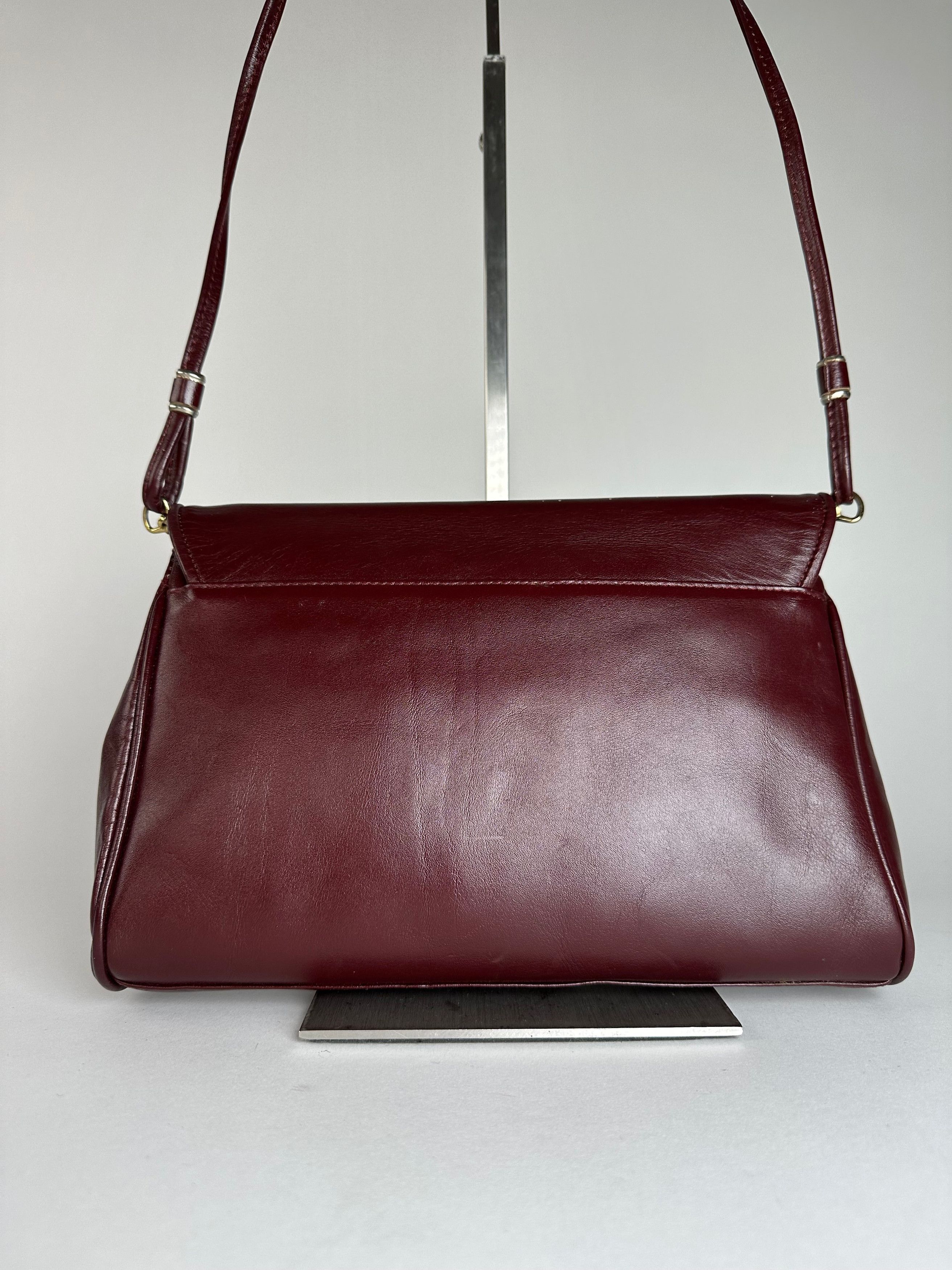 Cartier Vintage Leather Shoulder Bag Burgundy Size ONE SIZE - 11 Thumbnail