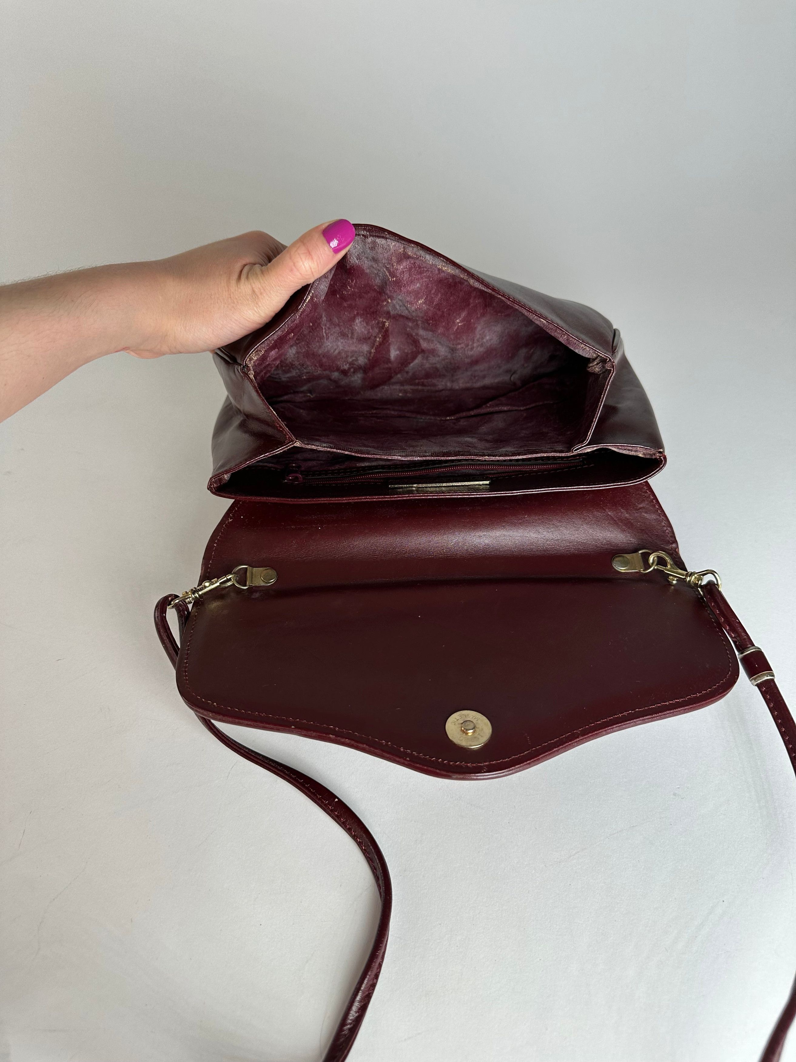 Cartier Vintage Leather Shoulder Bag Burgundy Size ONE SIZE - 10 Thumbnail