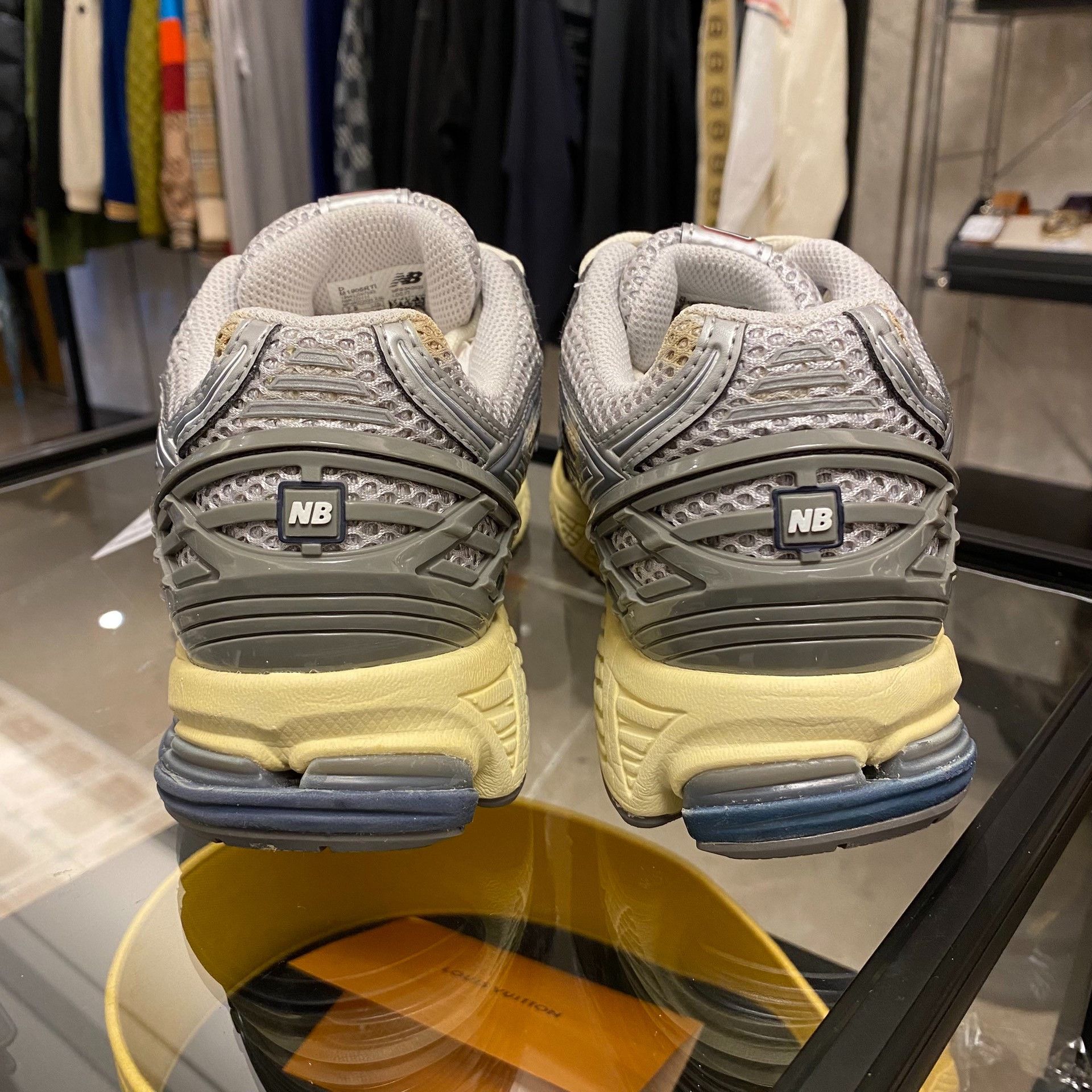 New Balance New Balance Lowtop Sneakers 7.5 Men Size US 7.5 / EU 40-41 - 7 Thumbnail