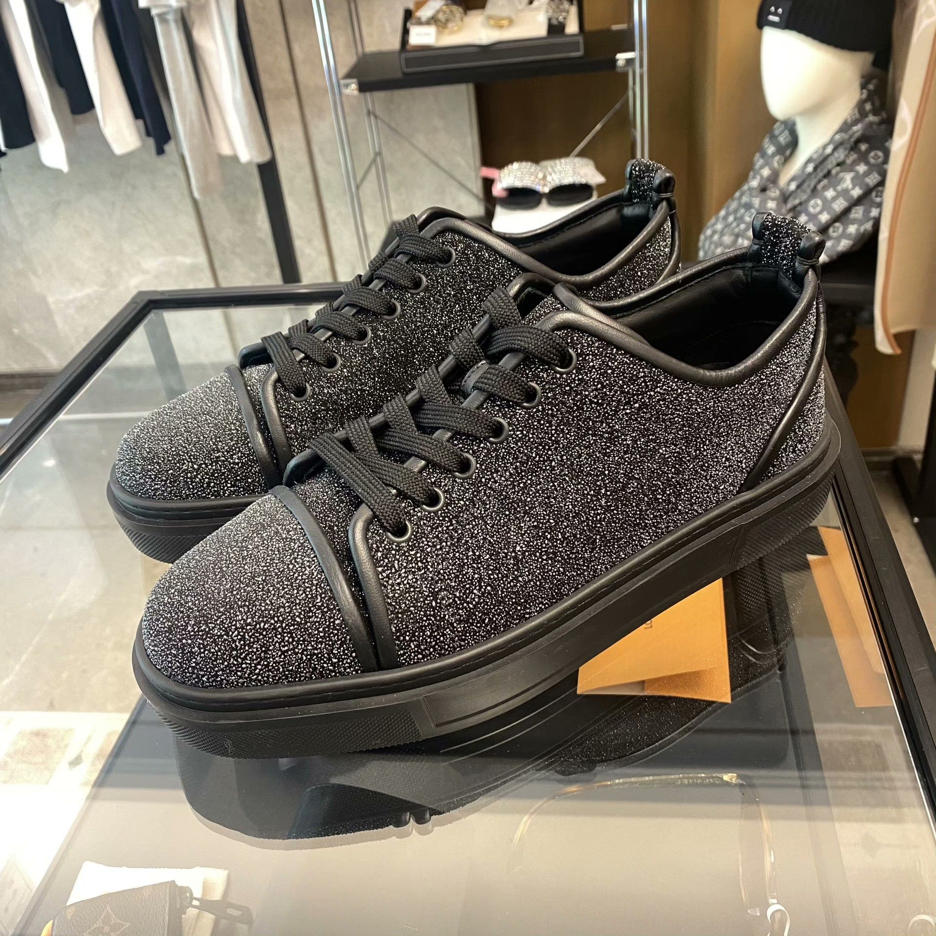 Christian Louboutin Christian Louboutin Black Lowtop Sneakers 5 Men Size US 5 / EU 37 - 2 Thumbnail