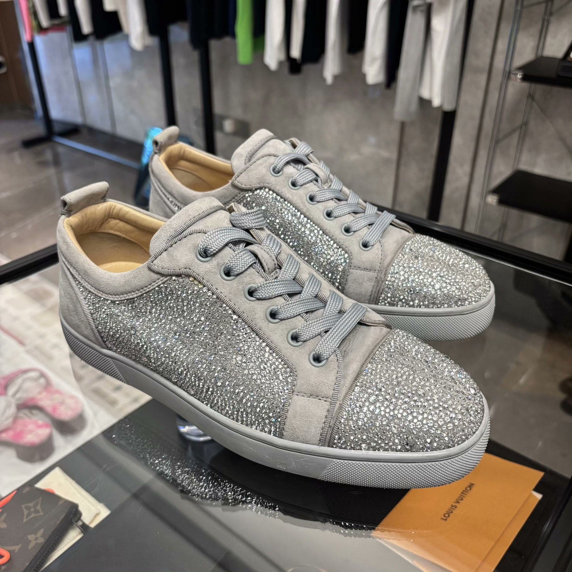 Christian Louboutin Christian Louboutin Gray Lowtop Sneakers 9 Men Size US 9 / EU 42 - 2 Thumbnail