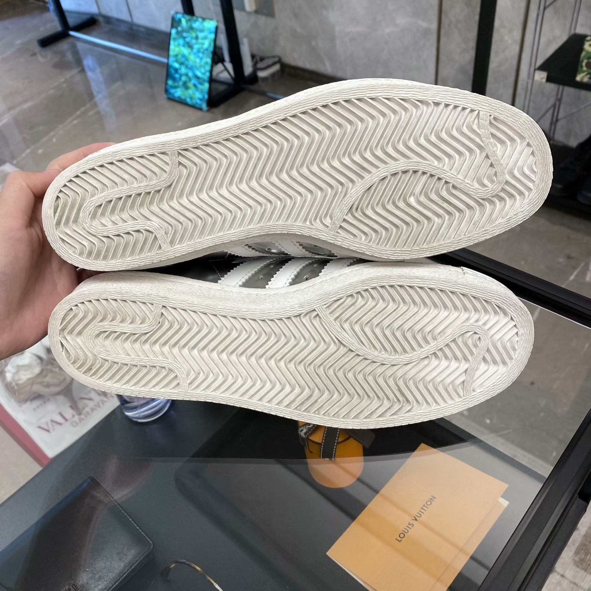 Adidas Adidas Collab Silver Lowtop Sneakers 9 Men Size US 9 / EU 42 - 6 Thumbnail