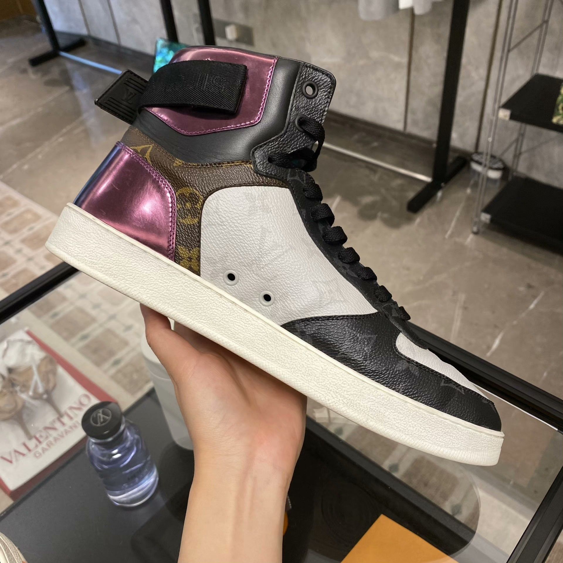 Louis Vuitton Louis Vuitton Patchwork Hitop Sneakers 9 Men Size US 9 / EU 42 - 4 Thumbnail