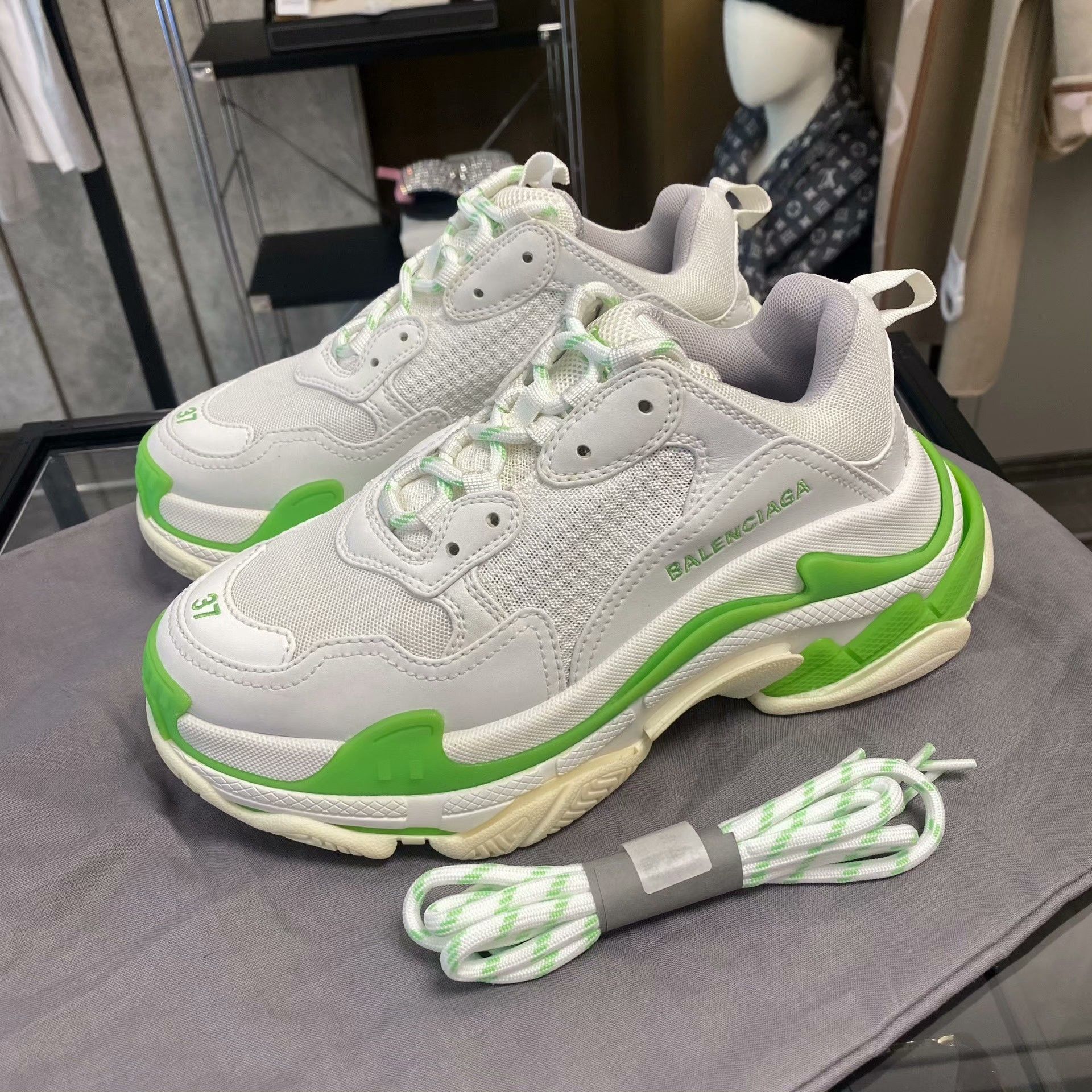 Balenciaga Balenciaga Green Lowtop Sneakers us_6-5 Women Size US 6.5 / IT 36.5 - 2 Thumbnail