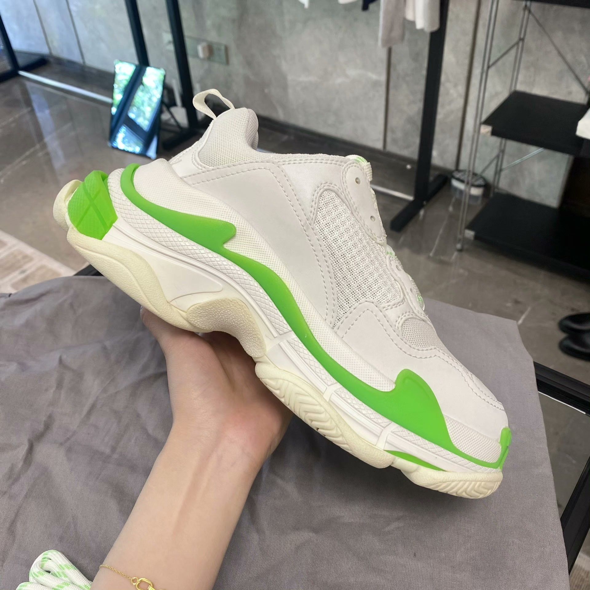 Balenciaga Balenciaga Green Lowtop Sneakers us_6-5 Women Size US 6.5 / IT 36.5 - 5 Thumbnail