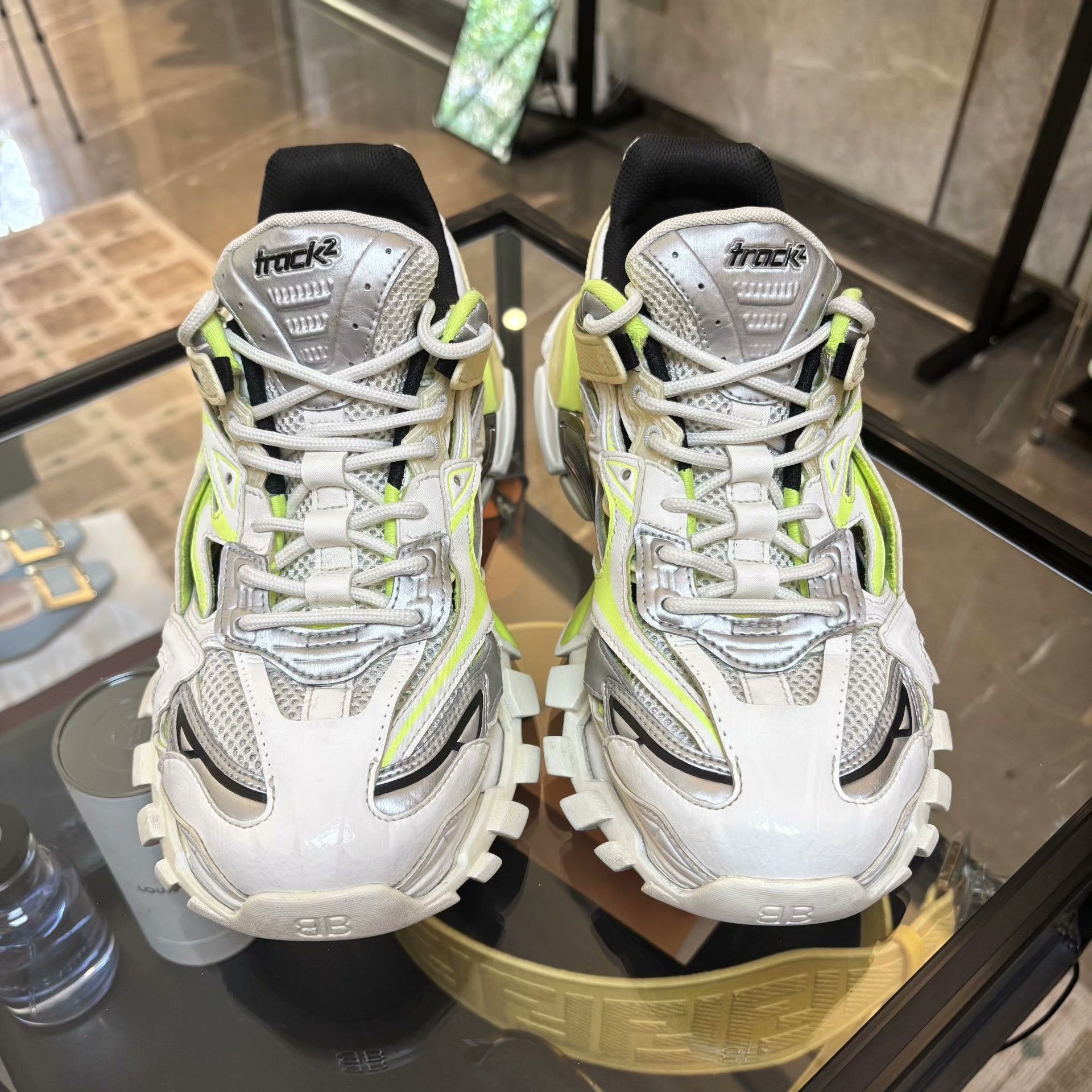 Balenciaga Balenciaga Yellow Lowtop Sneakers 9 Men Size US 9 / EU 42 - 5 Thumbnail