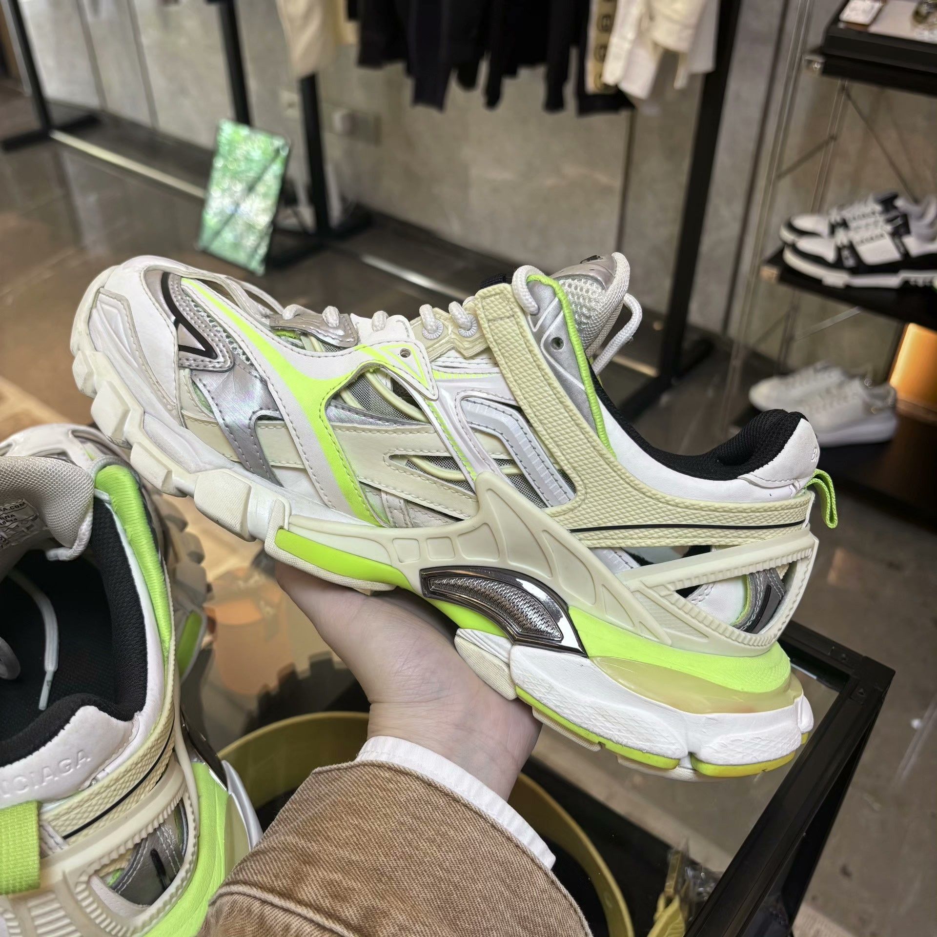 Balenciaga Balenciaga Yellow Lowtop Sneakers 9 Men Size US 9 / EU 42 - 4 Thumbnail