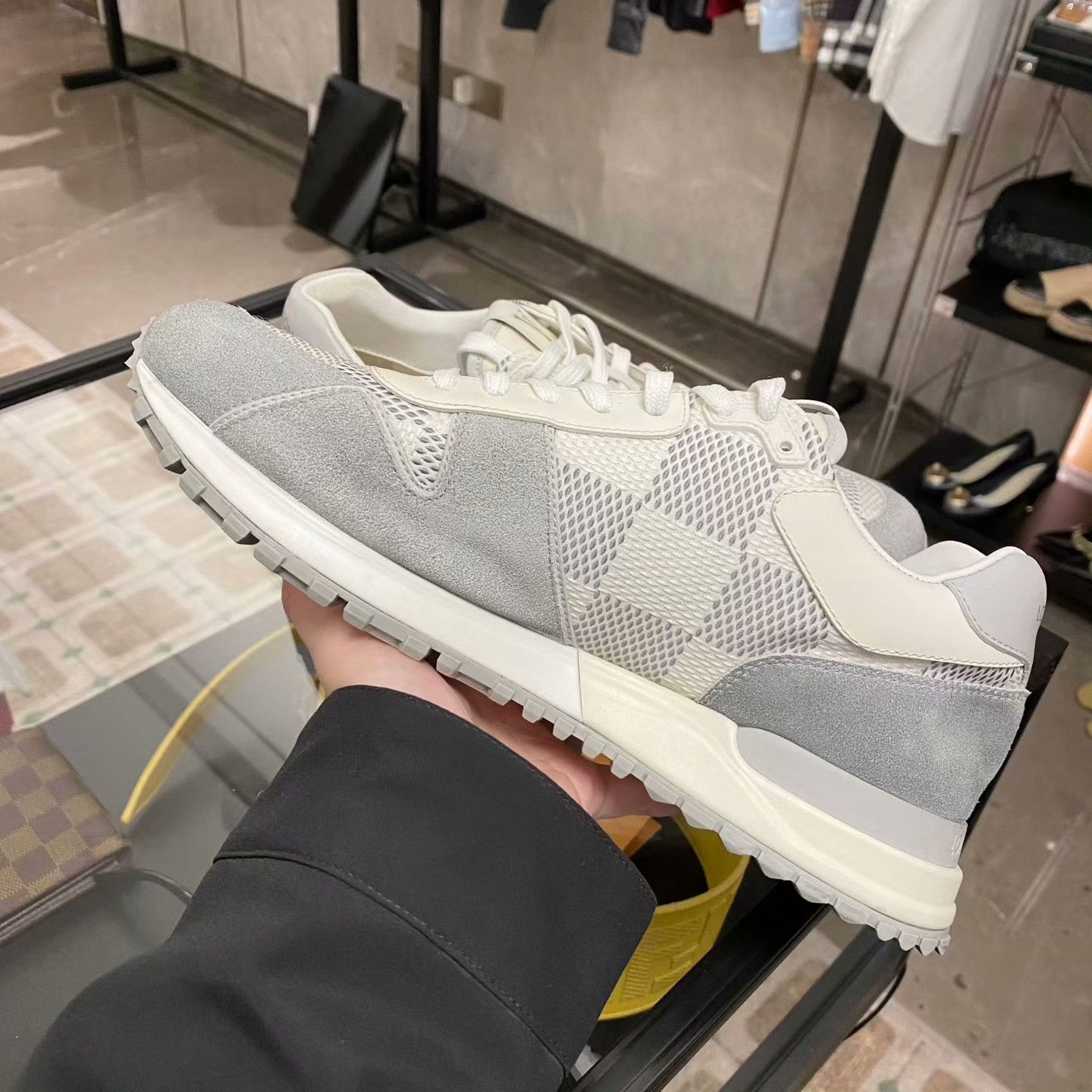 Louis Vuitton Louis Vuitton Casual Lowtop Sneakers 7.5 Men Size US 7.5 / EU 40-41 - 4 Thumbnail