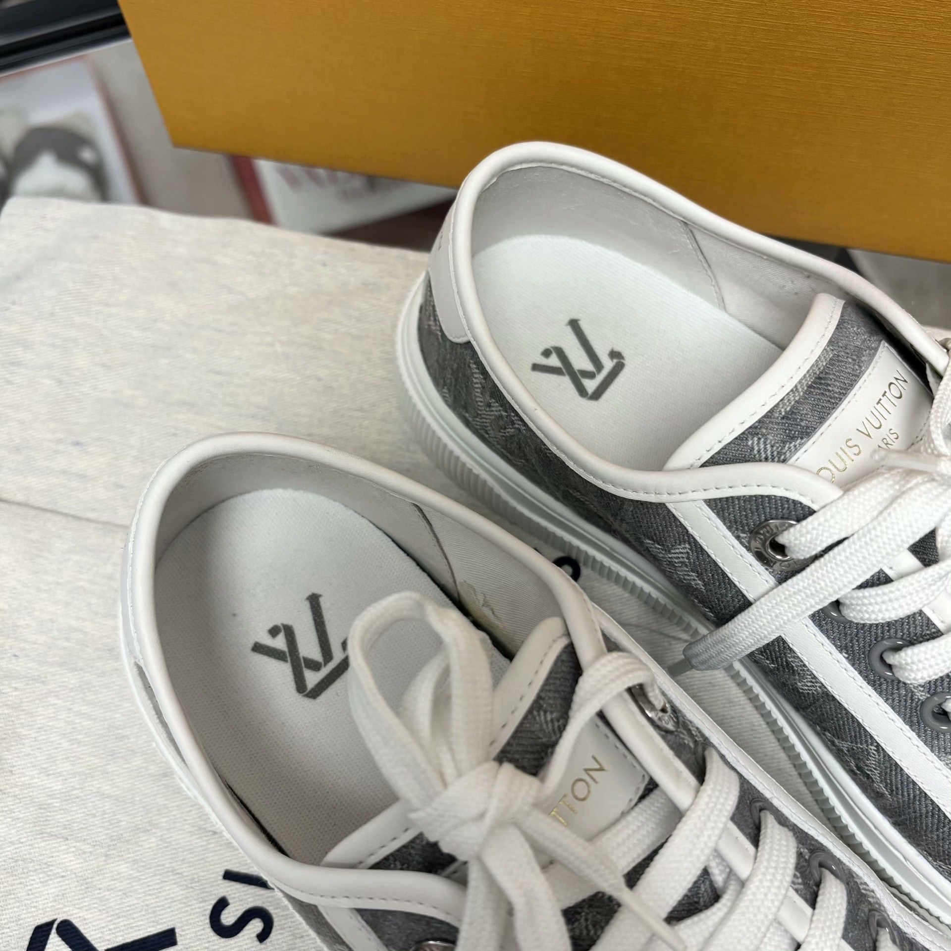 Louis Vuitton Louis Vuitton Denim Lowtop Sneakers 6.5 Men Size US 6.5 / EU 39-40 - 6 Thumbnail