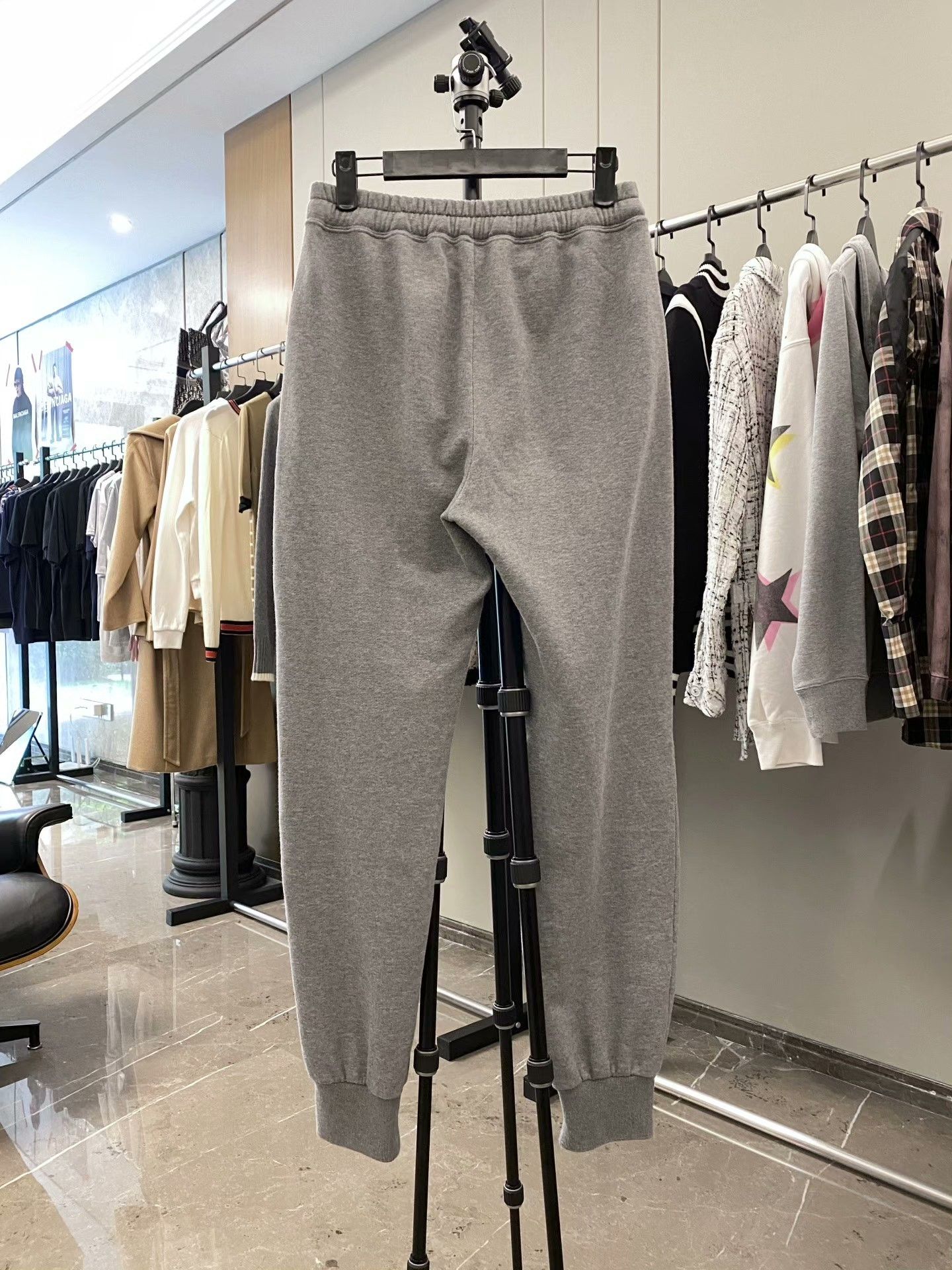 Louis Vuitton Louis Vuitton Embroidered Sweatpants 32 Men Size US 32 / EU 48 - 2 Thumbnail