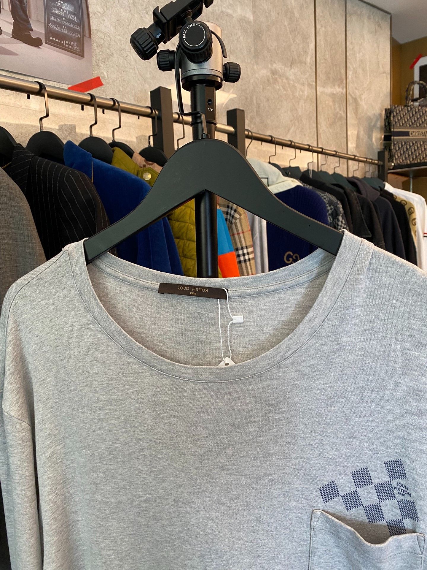Louis Vuitton Louis Vuitton Checkered Gray T-Shirt m Men Size US M / EU 48-50 / 2 - 2 Thumbnail