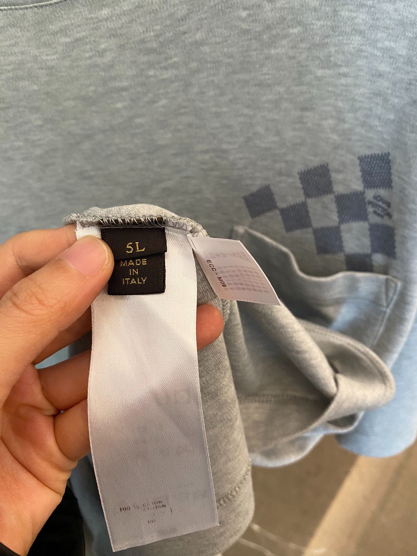 Louis Vuitton Louis Vuitton Checkered Gray T-Shirt m Men Size US M / EU 48-50 / 2 - 4 Thumbnail