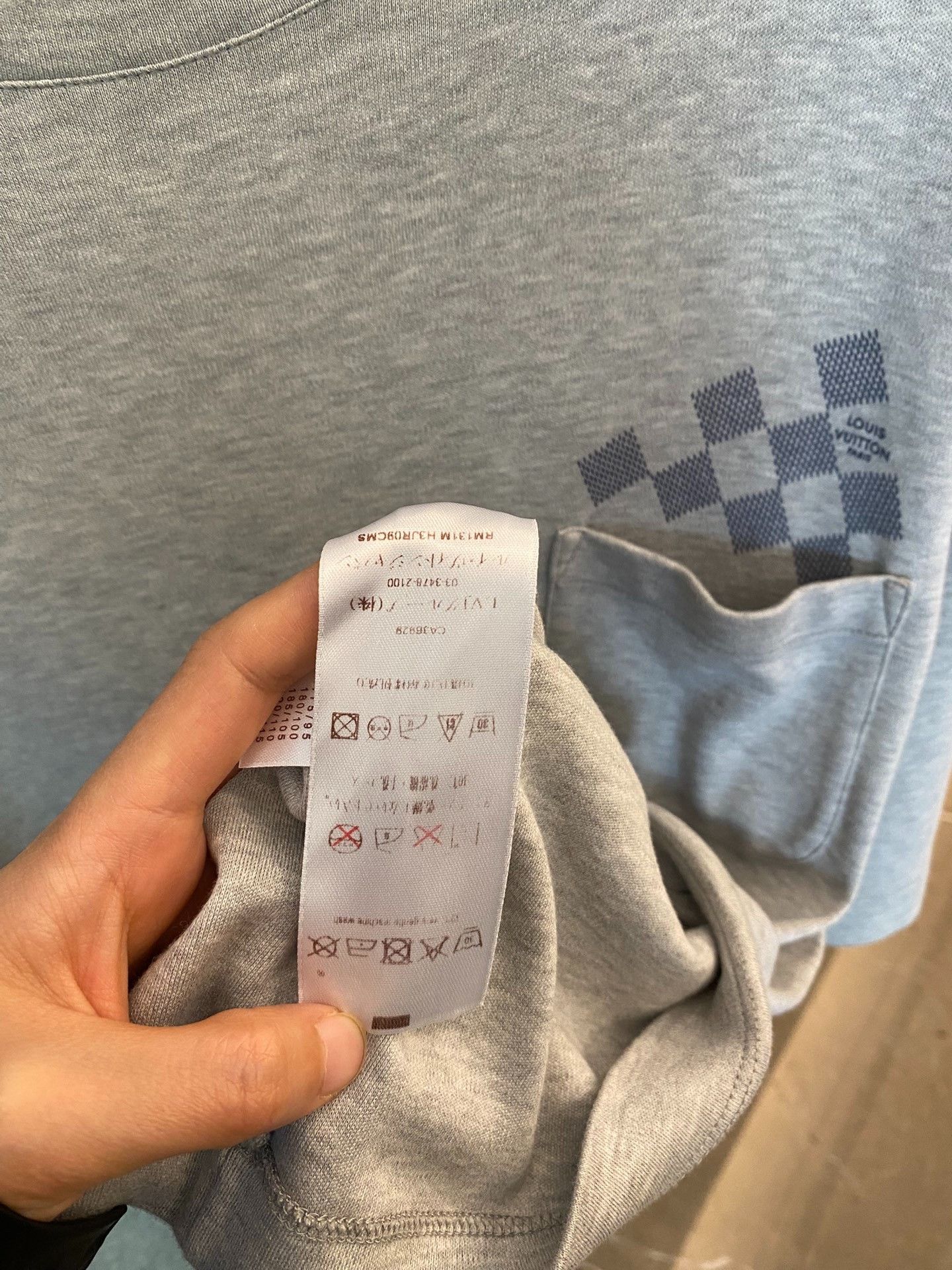 Louis Vuitton Louis Vuitton Checkered Gray T-Shirt m Men Size US M / EU 48-50 / 2 - 5 Thumbnail