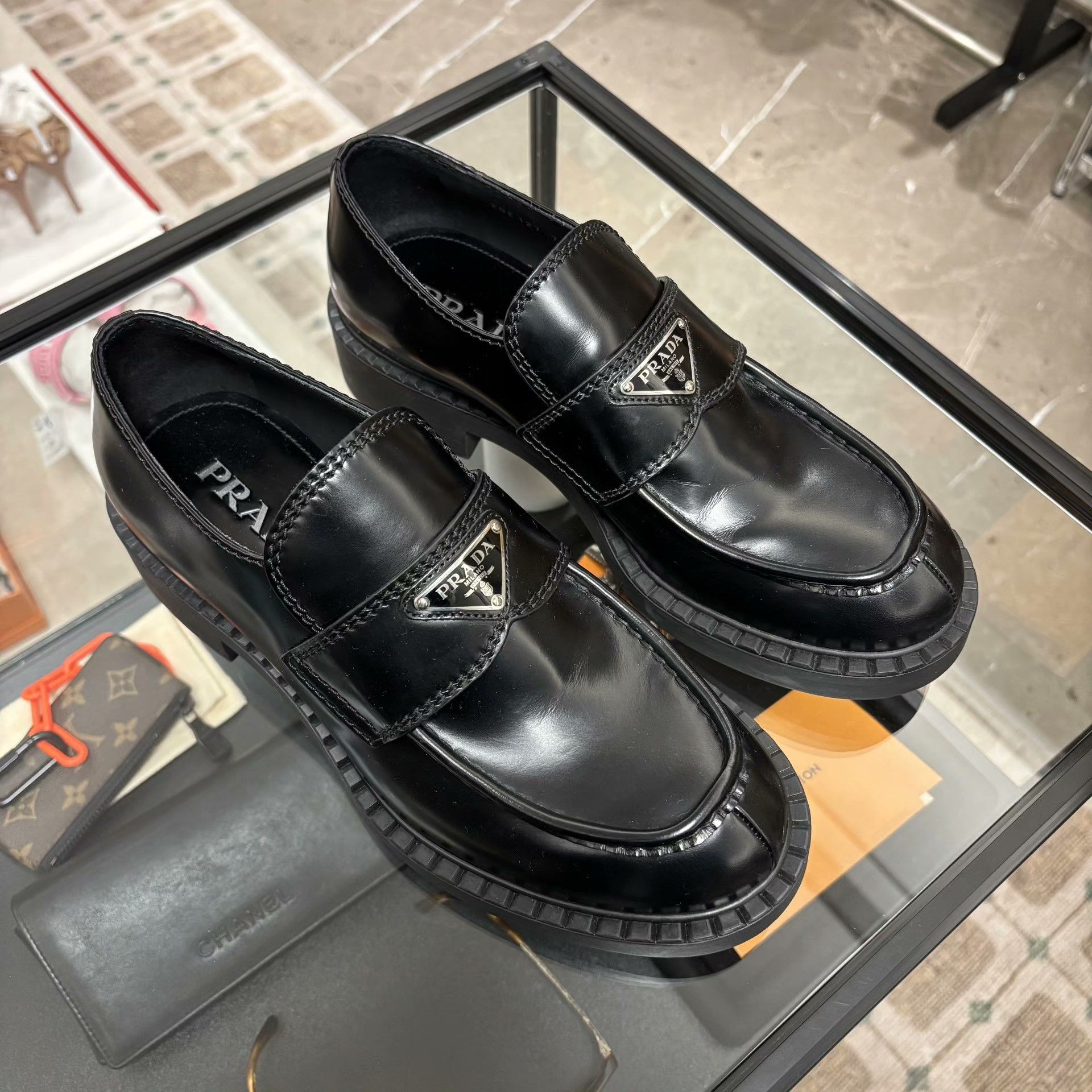 Prada Prada Lowtop Sneakers 5 Men Size US 5 / EU 37 - 2 Thumbnail