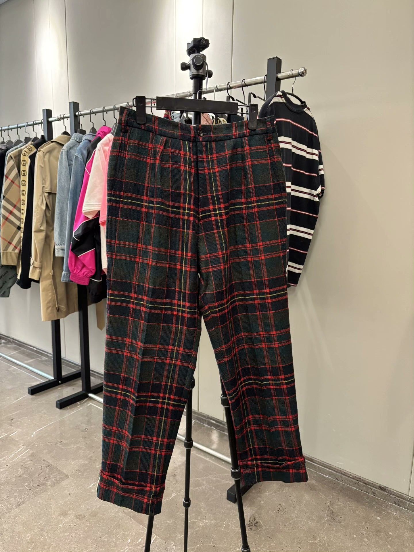 Gucci Gucci Wool Plaid Red Casual Pants 34 Men Size US 34 / EU 50 - 2 Thumbnail
