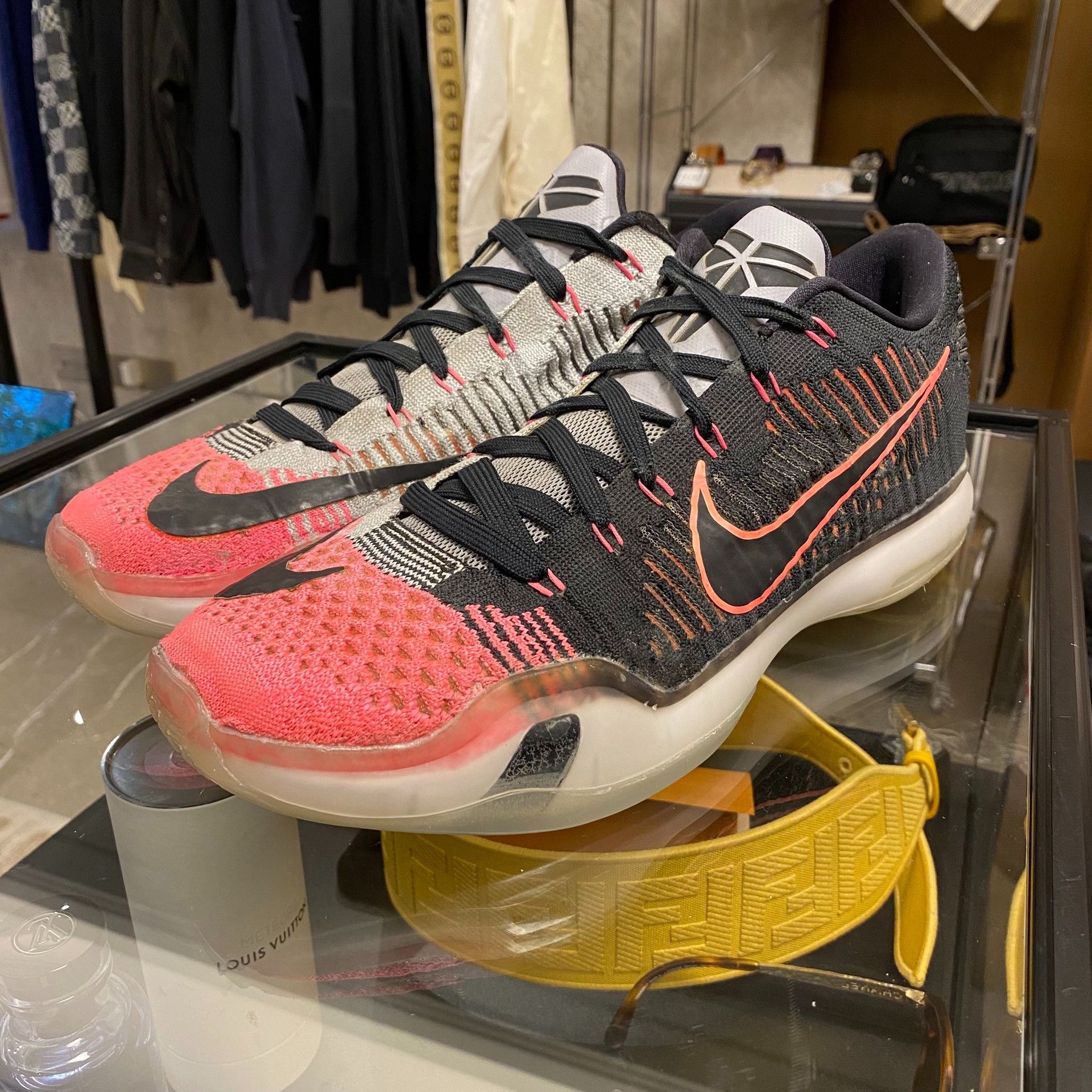 Nike Nike Pink Lowtop Sneakers 11.5 Men Size US 11.5 / EU 44-45 - 3 Thumbnail