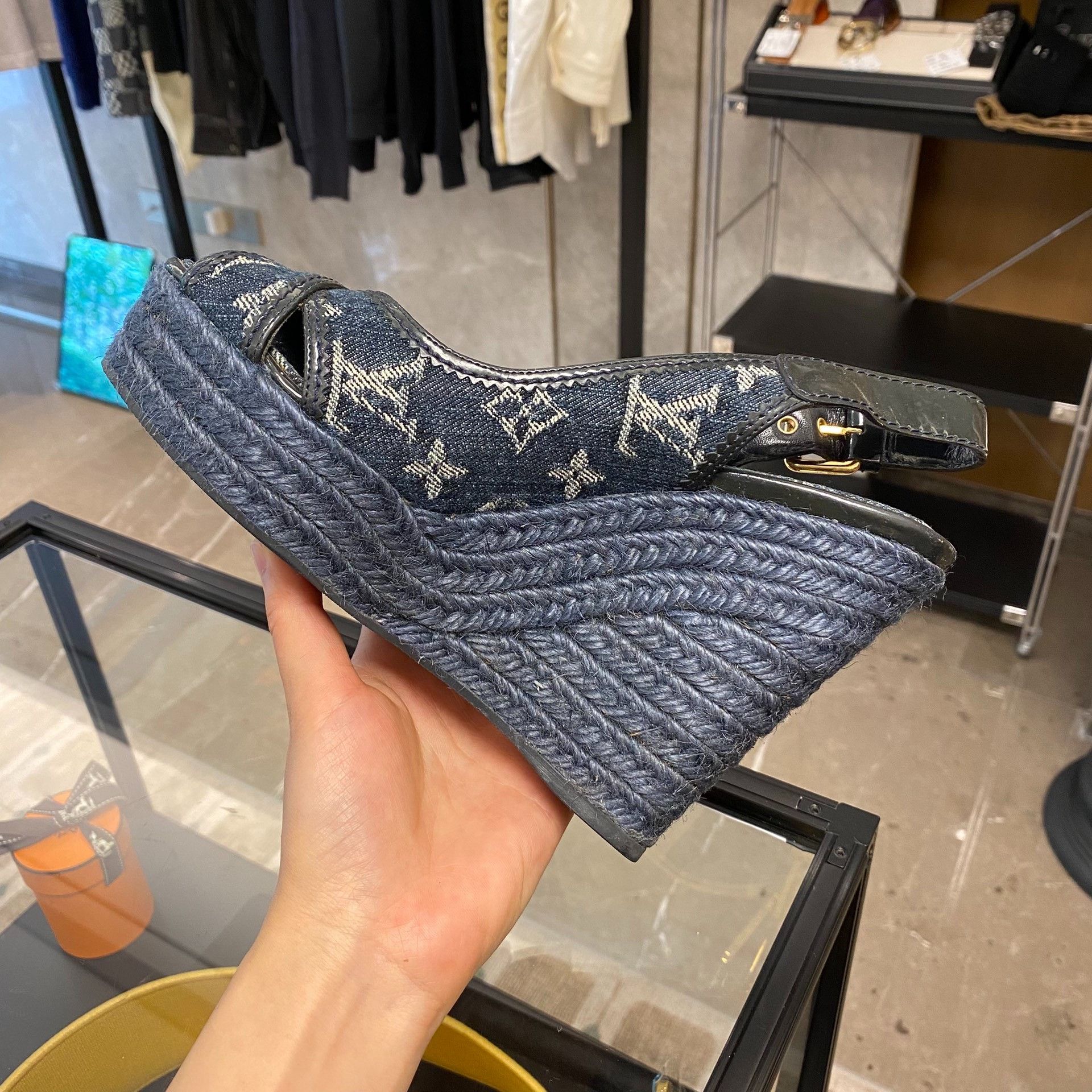 Louis Vuitton Louis Vuitton Denim Sandals us_5 Women Size US 5 / IT 35 - 5 Thumbnail