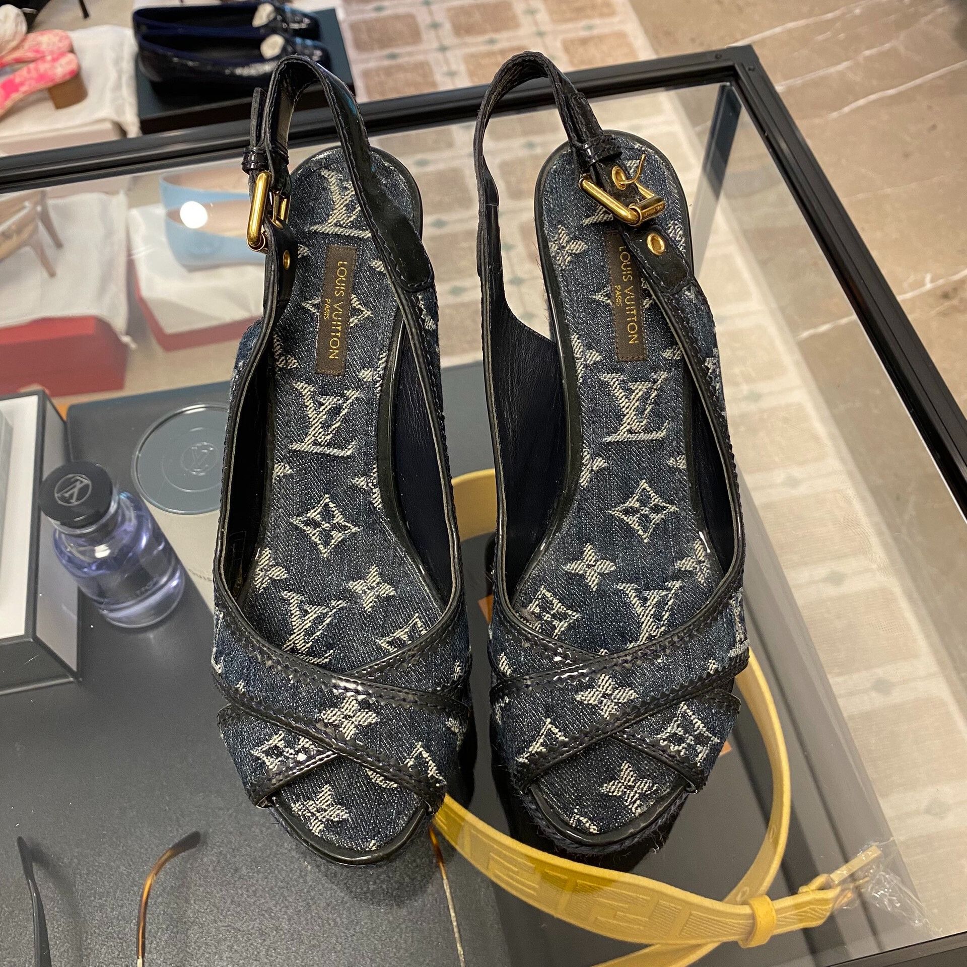 Louis Vuitton Louis Vuitton Denim Sandals us_5 Women Size US 5 / IT 35 - 2 Thumbnail