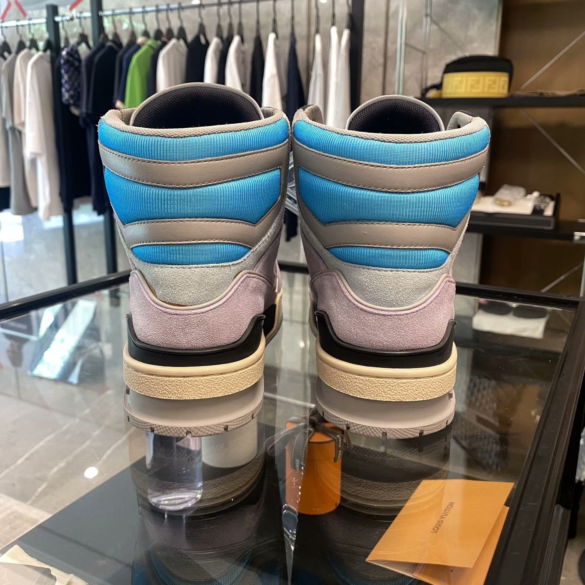 Louis Vuitton Louis Vuitton Training Hitop Sneakers 5 Men Size US 5 / EU 37 - 4 Thumbnail