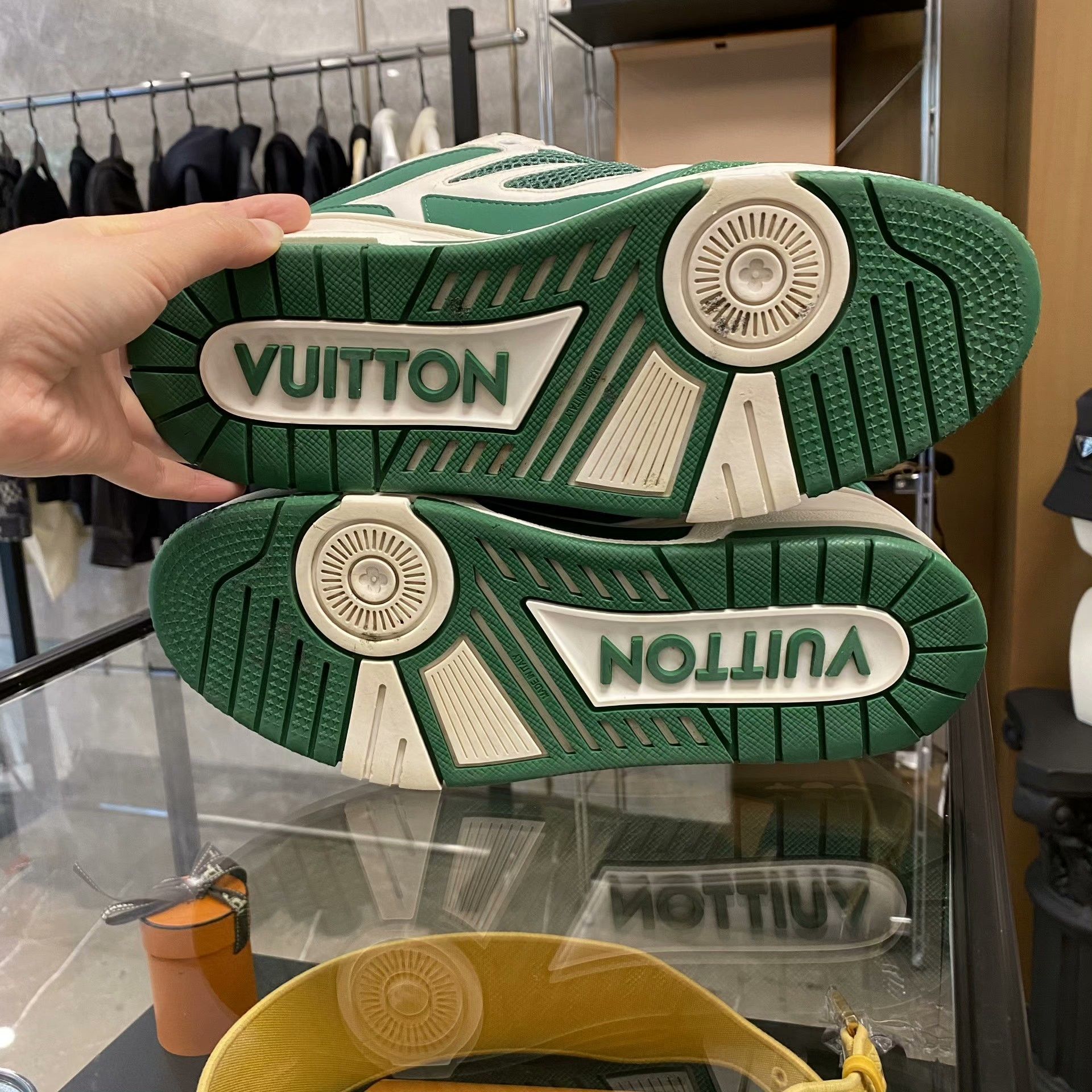 Louis Vuitton Louis Vuitton Skate Green Lowtop Sneakers 5 Men Size US 5 / EU 37 - 6 Thumbnail