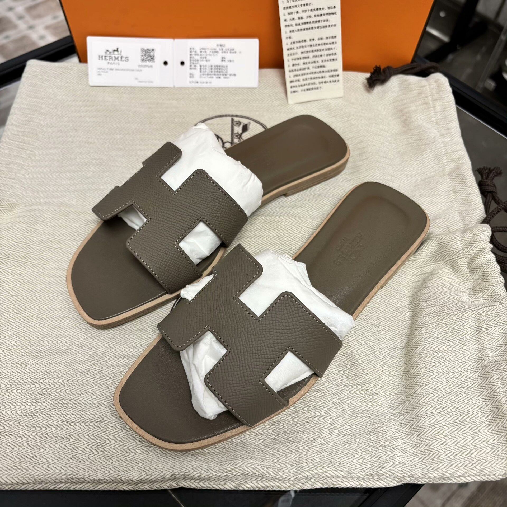 Hermes Hermes Gray Sandals us_5 Women Size US 5 / IT 35 - 3 Thumbnail
