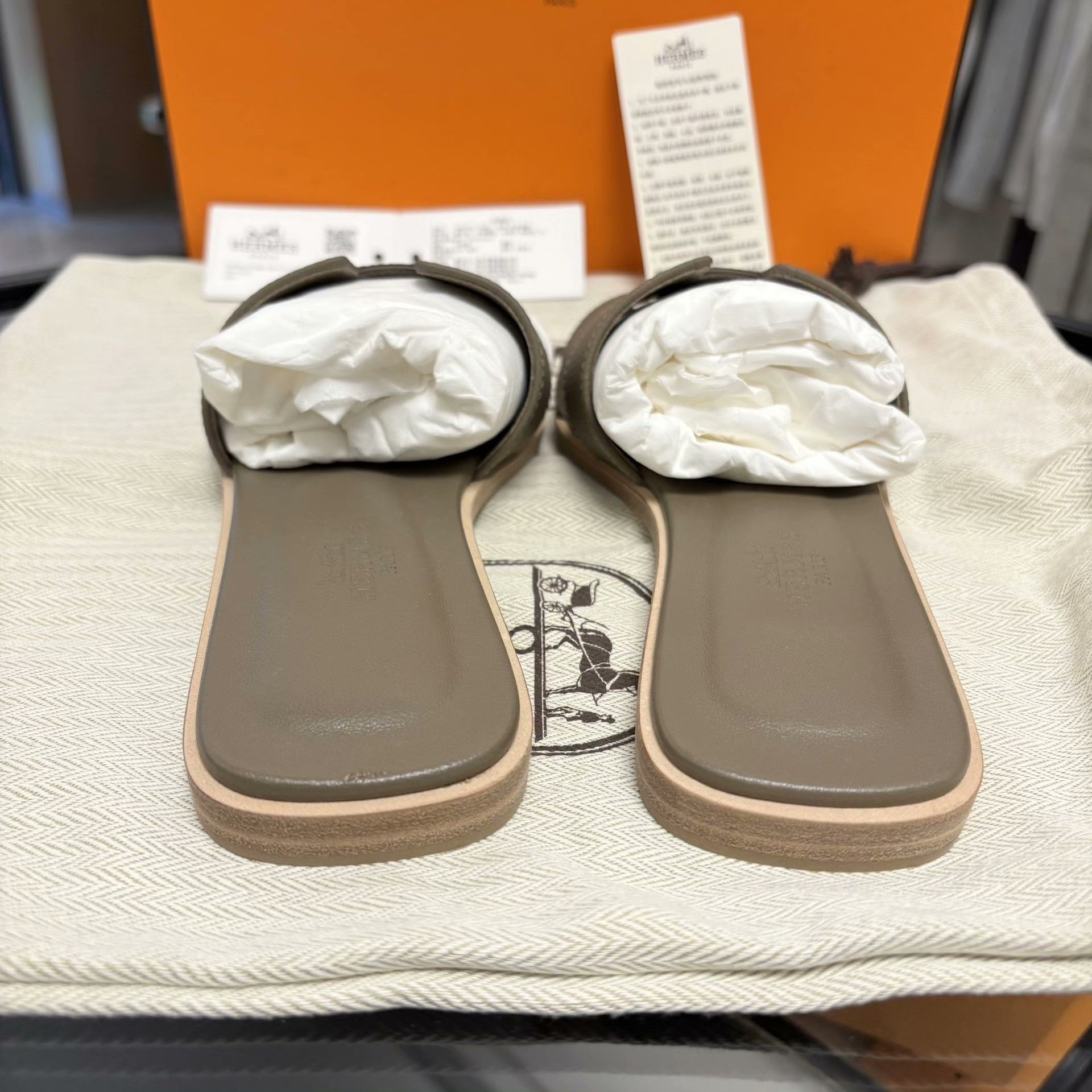 Hermes Hermes Gray Sandals us_5 Women Size US 5 / IT 35 - 4 Thumbnail