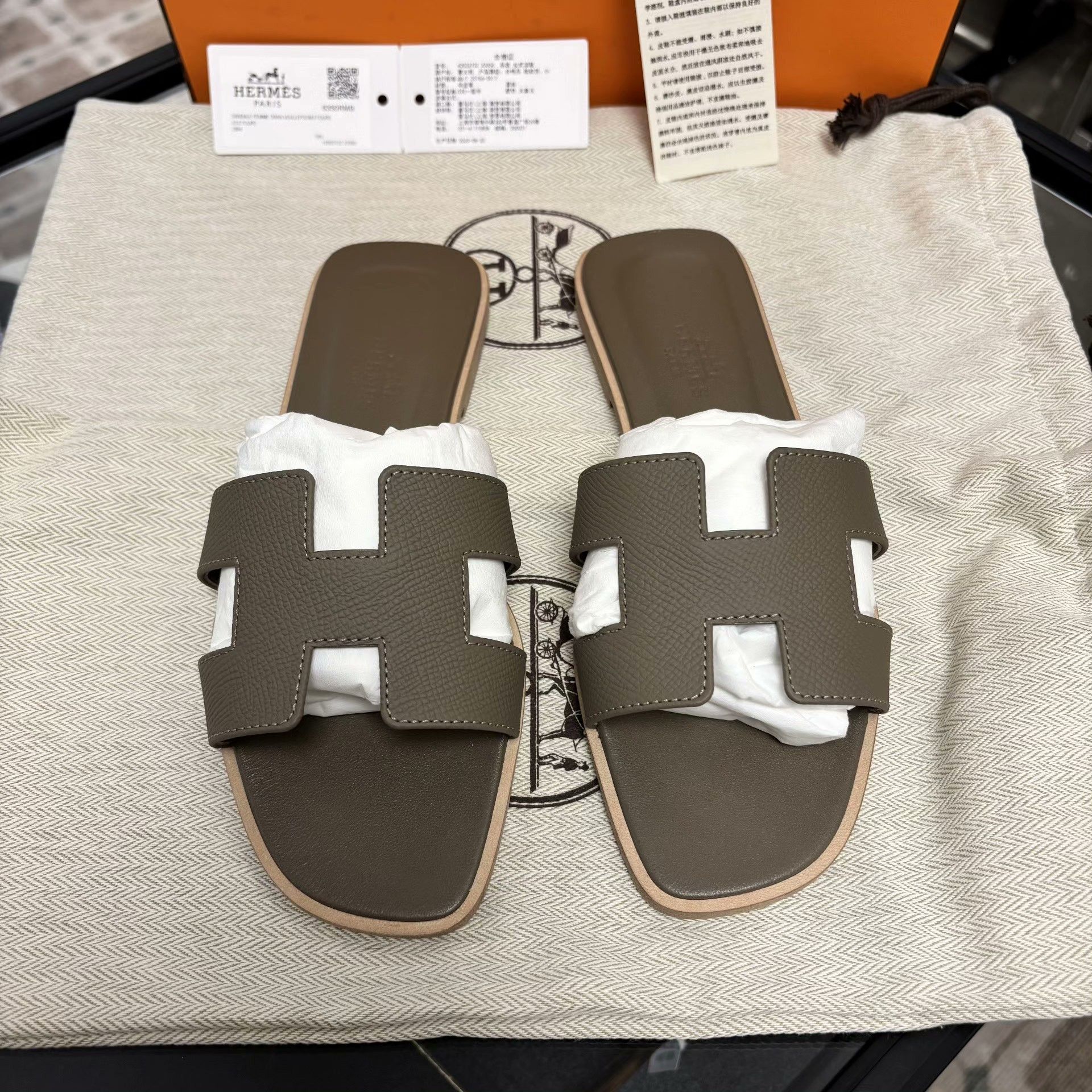 Hermes Hermes Gray Sandals us_5 Women Size US 5 / IT 35 - 2 Thumbnail