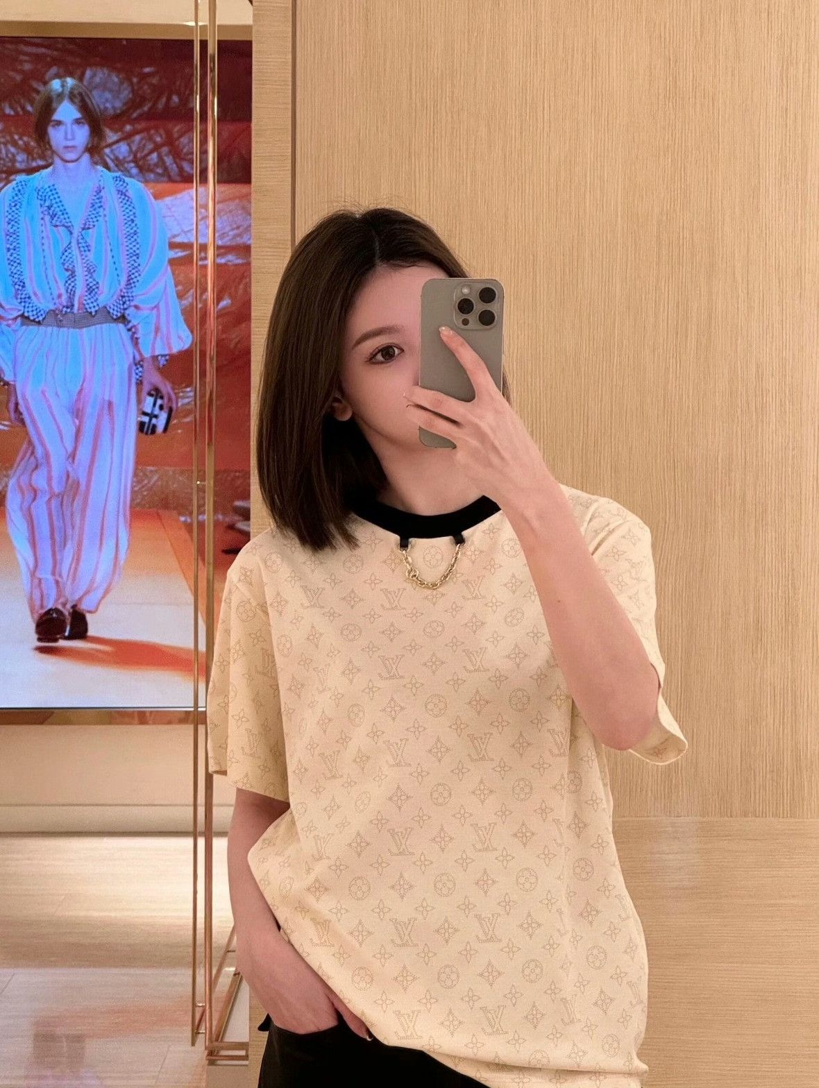 Louis Vuitton Louis Vuitton Beige T-Shirt S Women Size S / US 4 / IT 40 - 5 Thumbnail