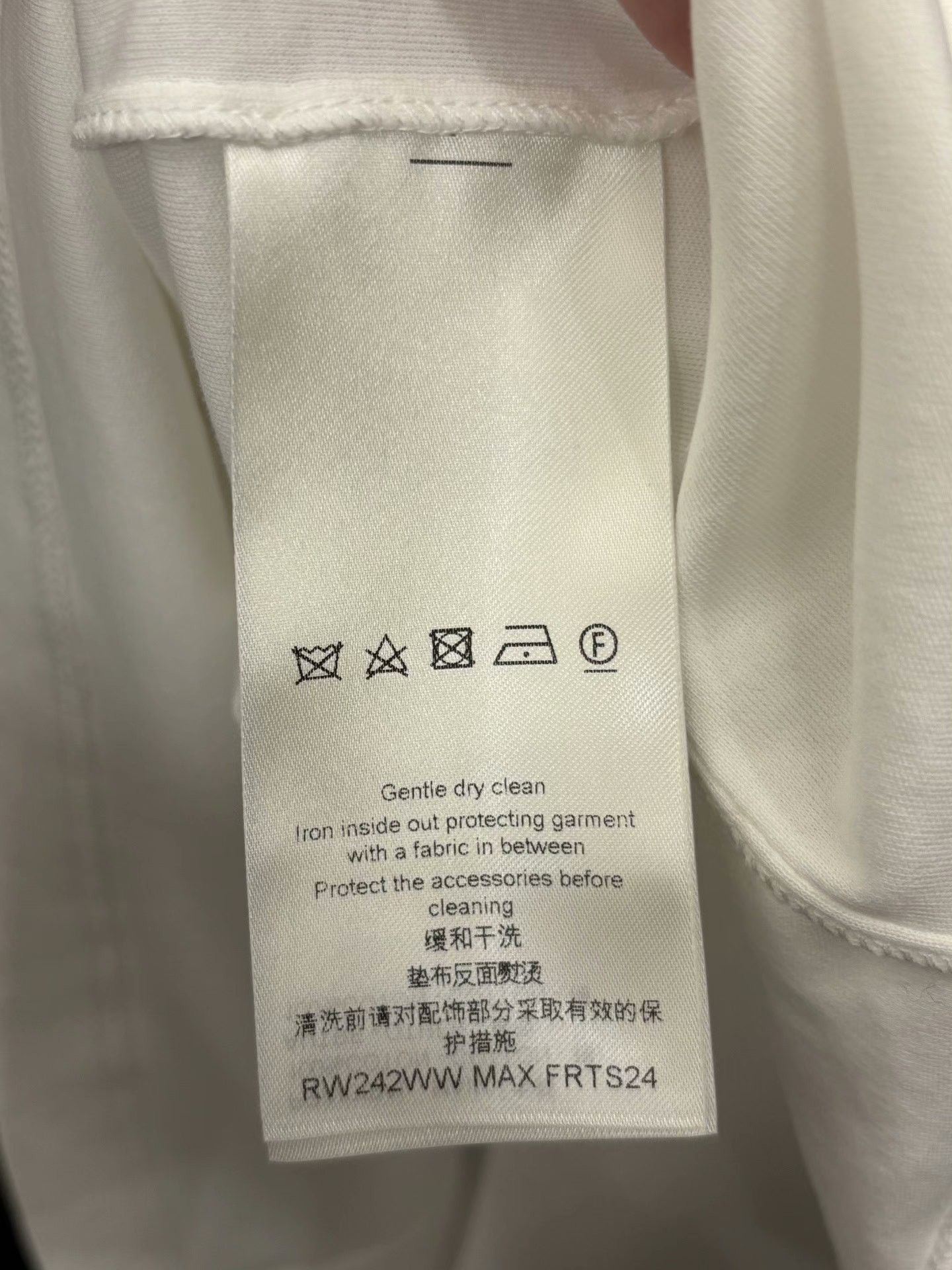 Louis Vuitton Louis Vuitton Retro White T-Shirt XS Women Size XS / US 0-2 / IT 36-38 - 5 Thumbnail