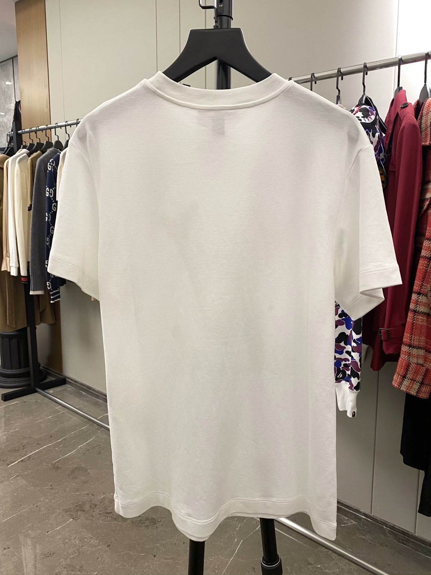 Louis Vuitton Louis Vuitton Retro White T-Shirt XS Women Size XS / US 0-2 / IT 36-38 - 2 Thumbnail