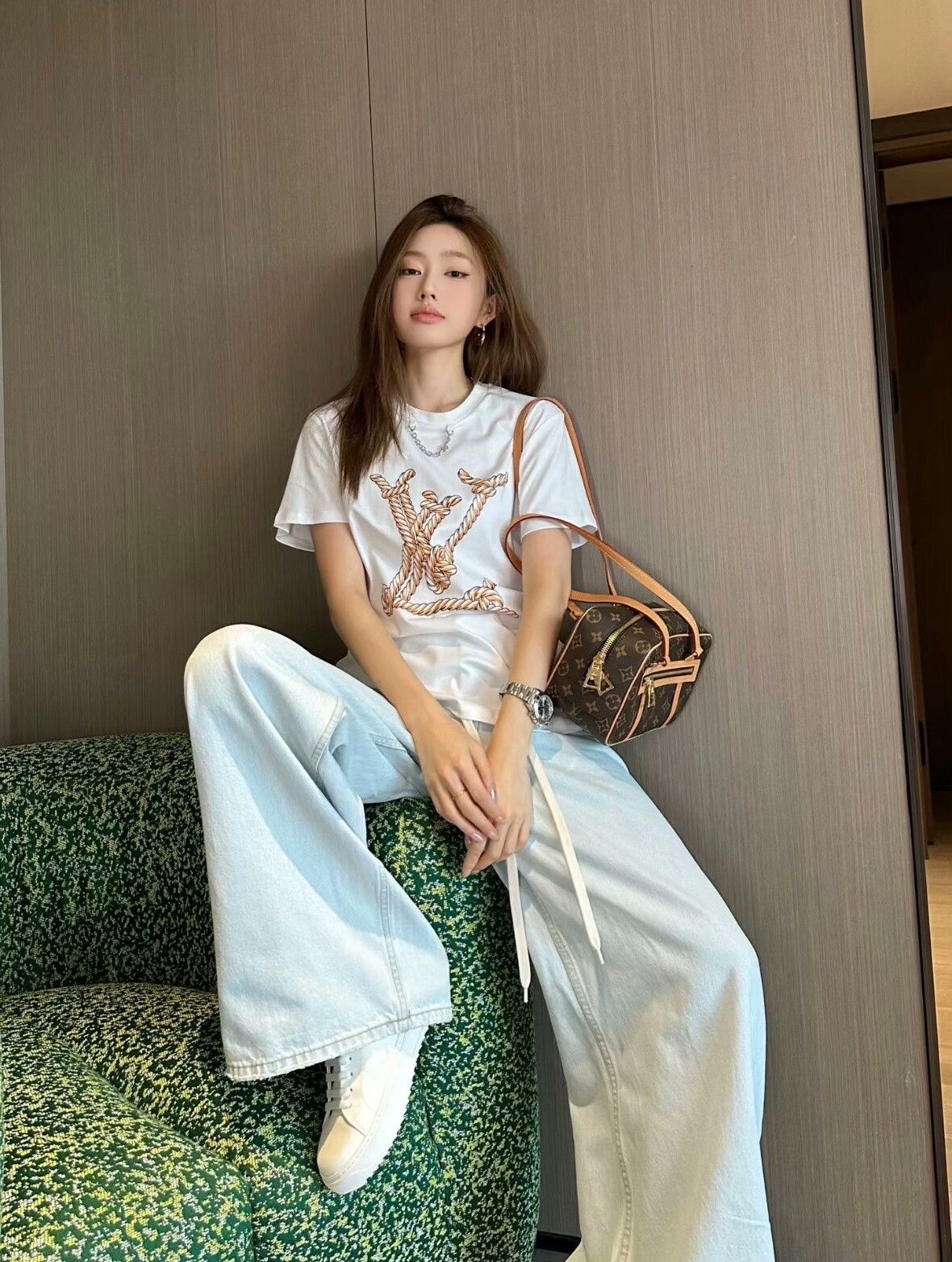 Louis Vuitton Louis Vuitton Retro White T-Shirt XS Women Size XS / US 0-2 / IT 36-38 - 6 Thumbnail