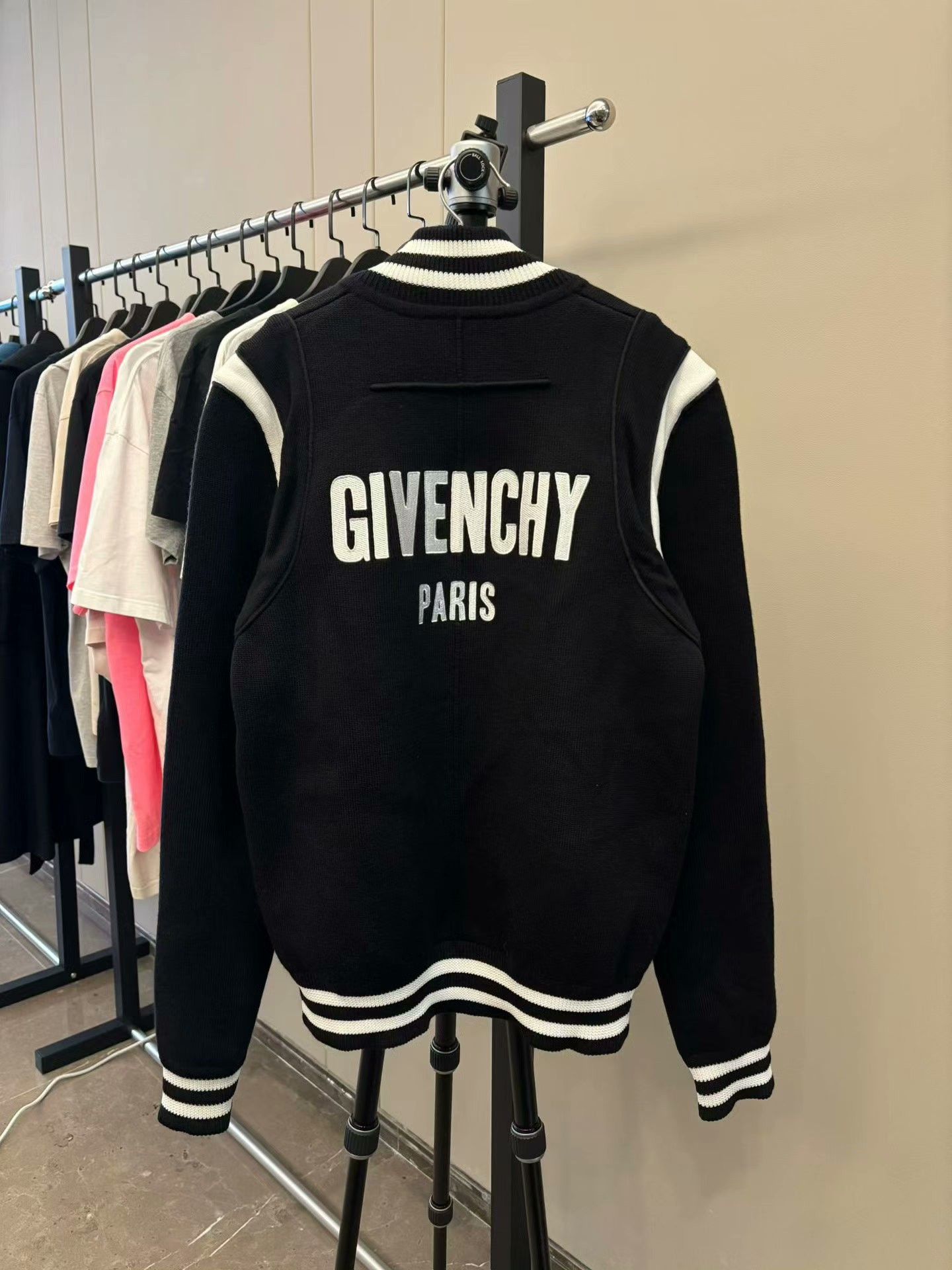 Givenchy Givenchy Black Light Jacket s Men Size US S / EU 44-46 / 1 - 2 Thumbnail